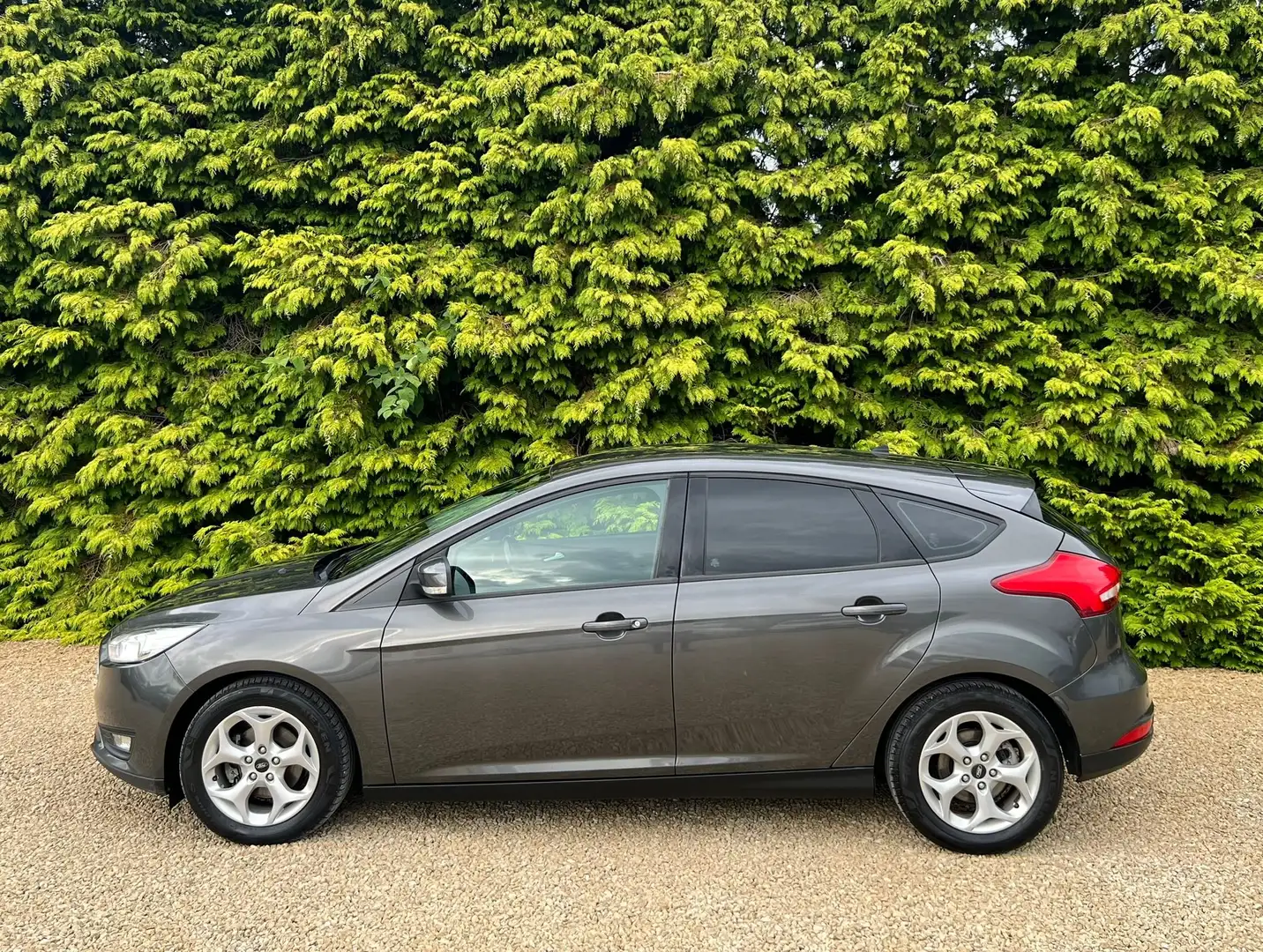 Ford Focus 1.5 TDCi ECOnetic 105 CV GRAND GPS GARANTIE 1 AN Gris - 2