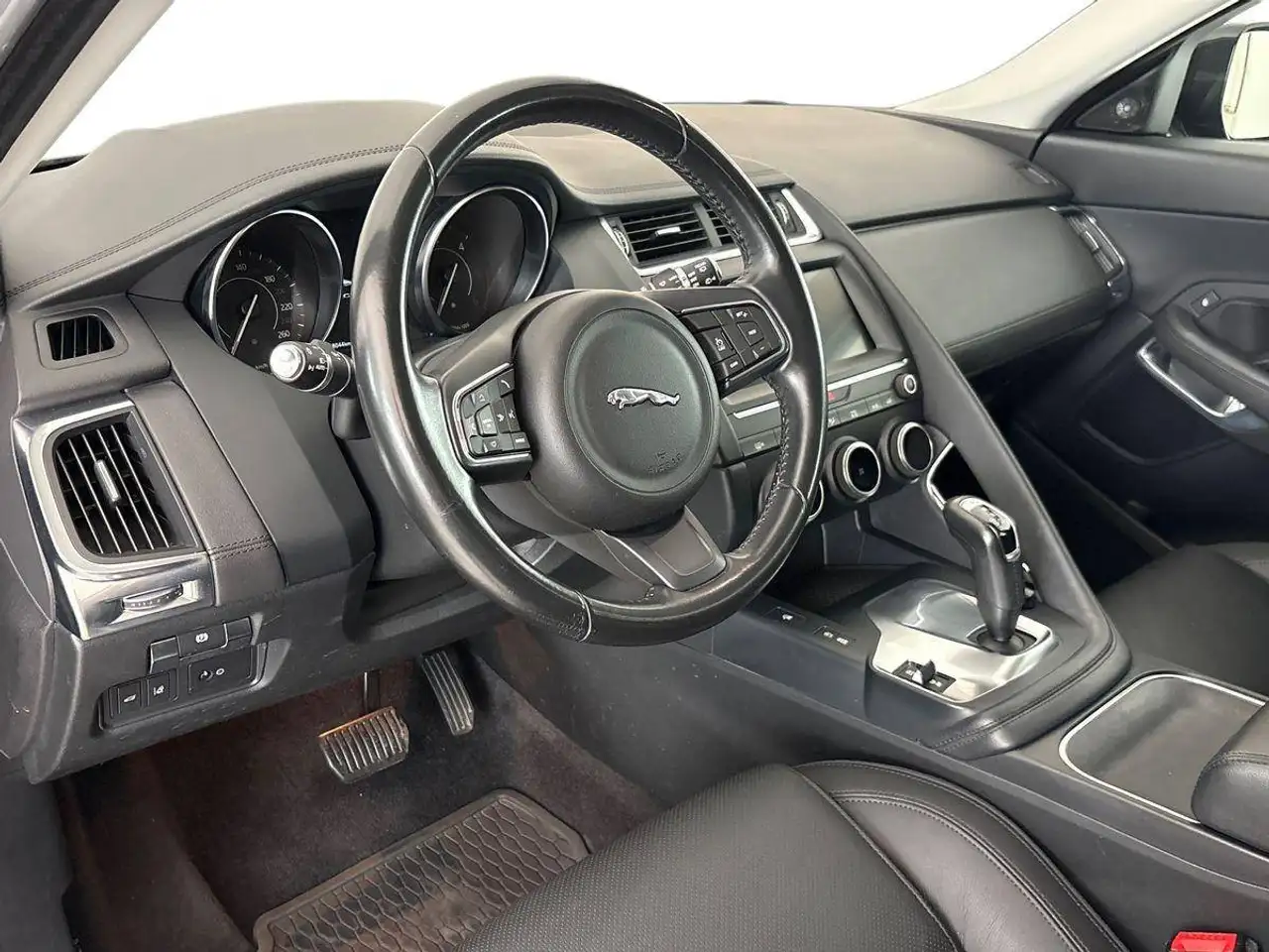 Jaguar E-Pace — photo 10 sur 17