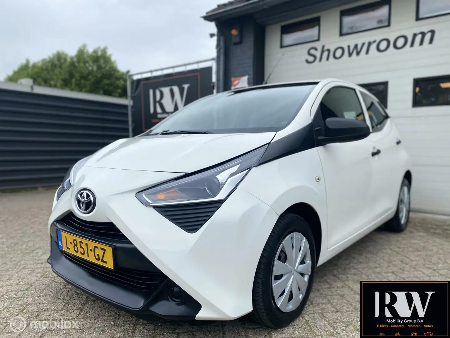 Toyota Aygo 1.0 VVT-i x-play met airco en nieuwe APK! Blanc - 1