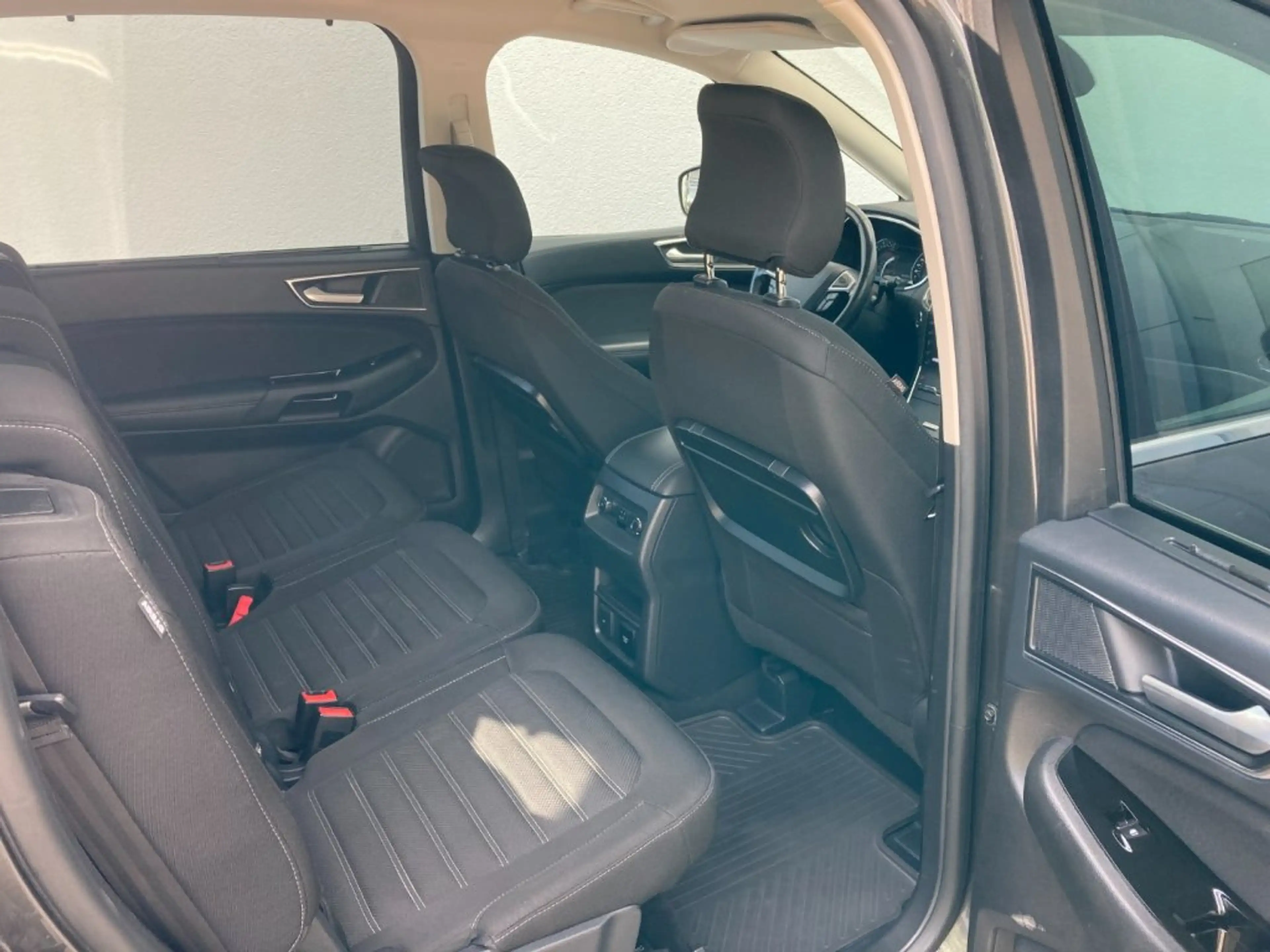 Ford Galaxy Titanium — photo 12