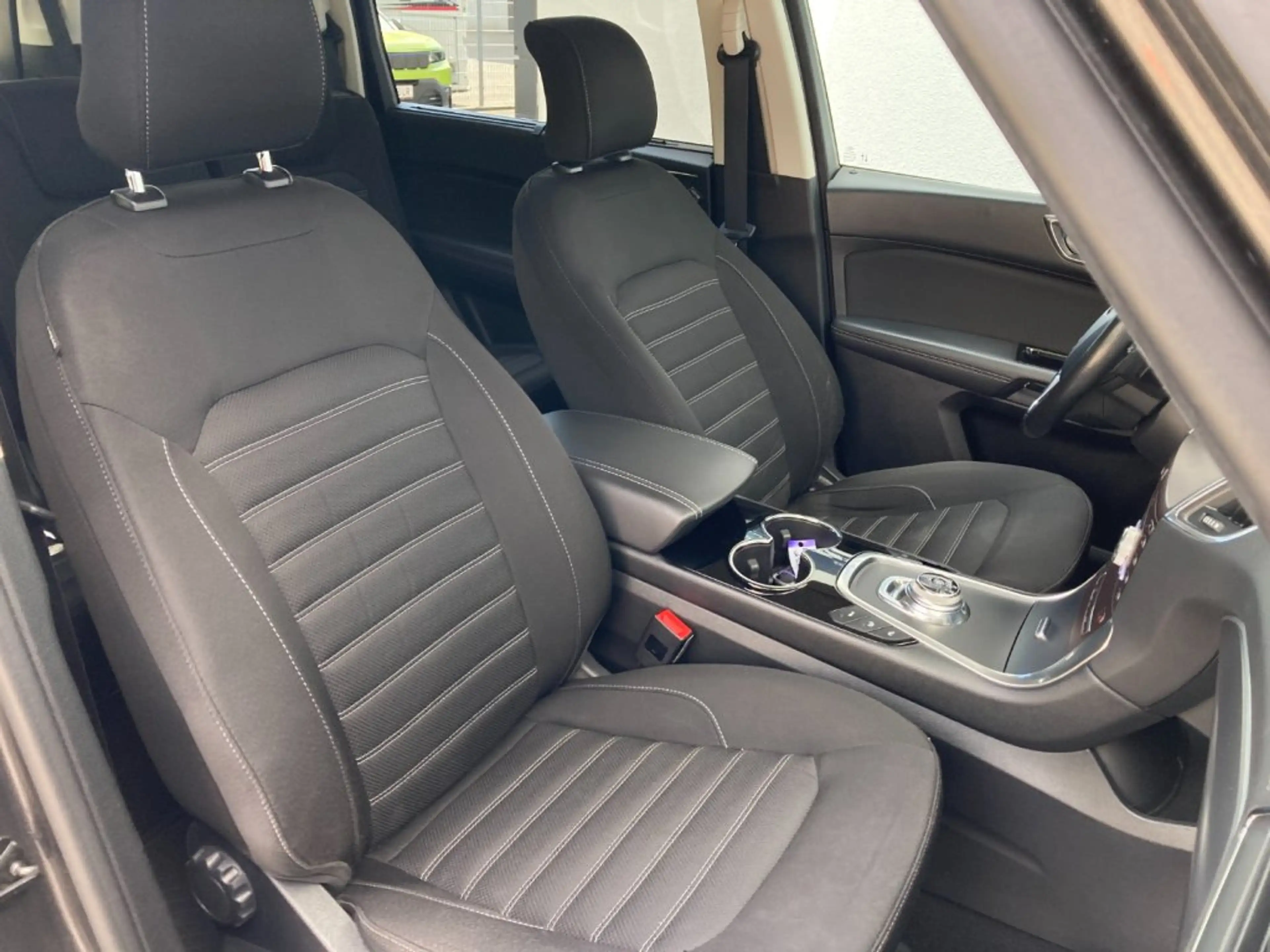 Ford Galaxy Titanium — photo 9