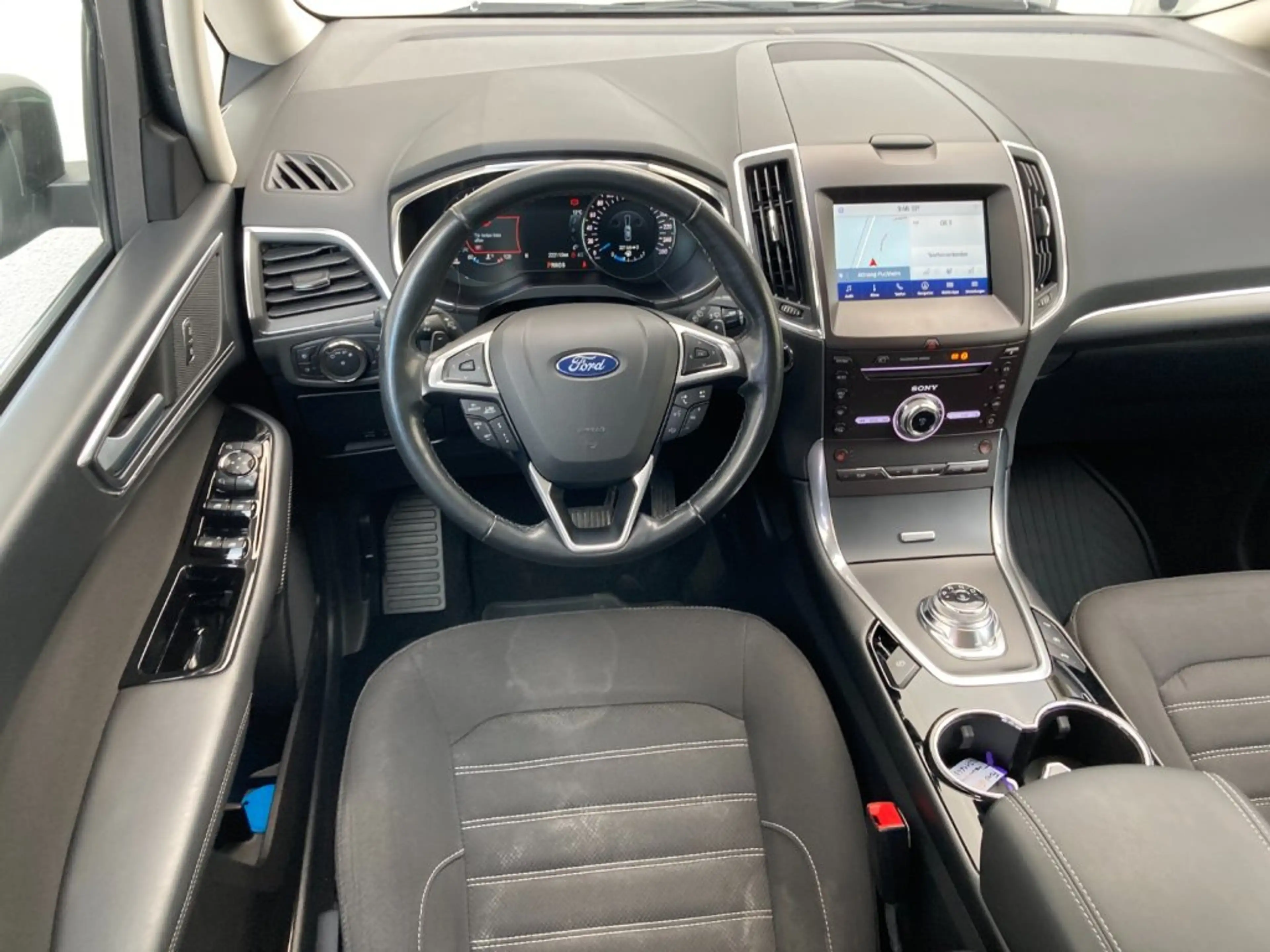 Ford Galaxy Titanium — photo 8