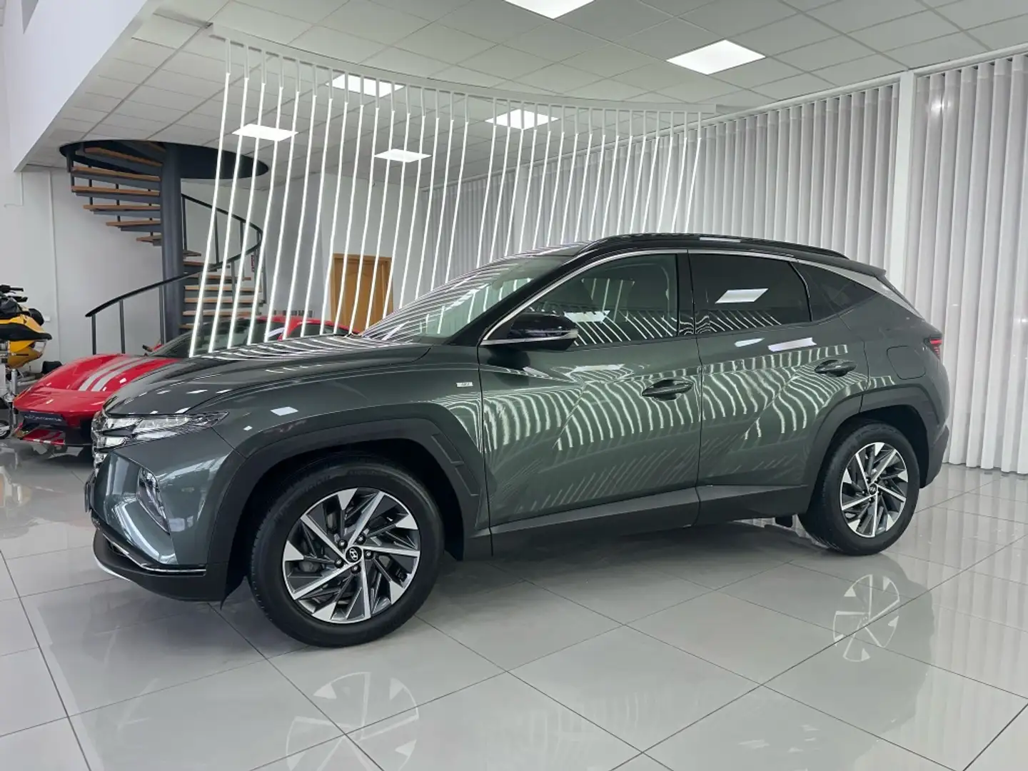 Hyundai TUCSON 1.6 CRDI 48V Tecno 2C 4x2 DT Gris - 2