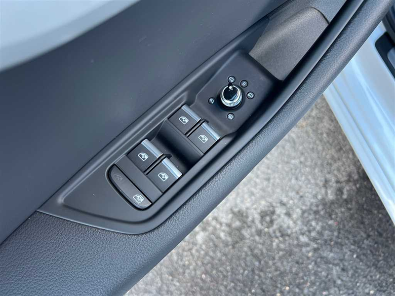 Audi A4 advanced 40 2.0 TFSI quattro S-tronic — photo 13