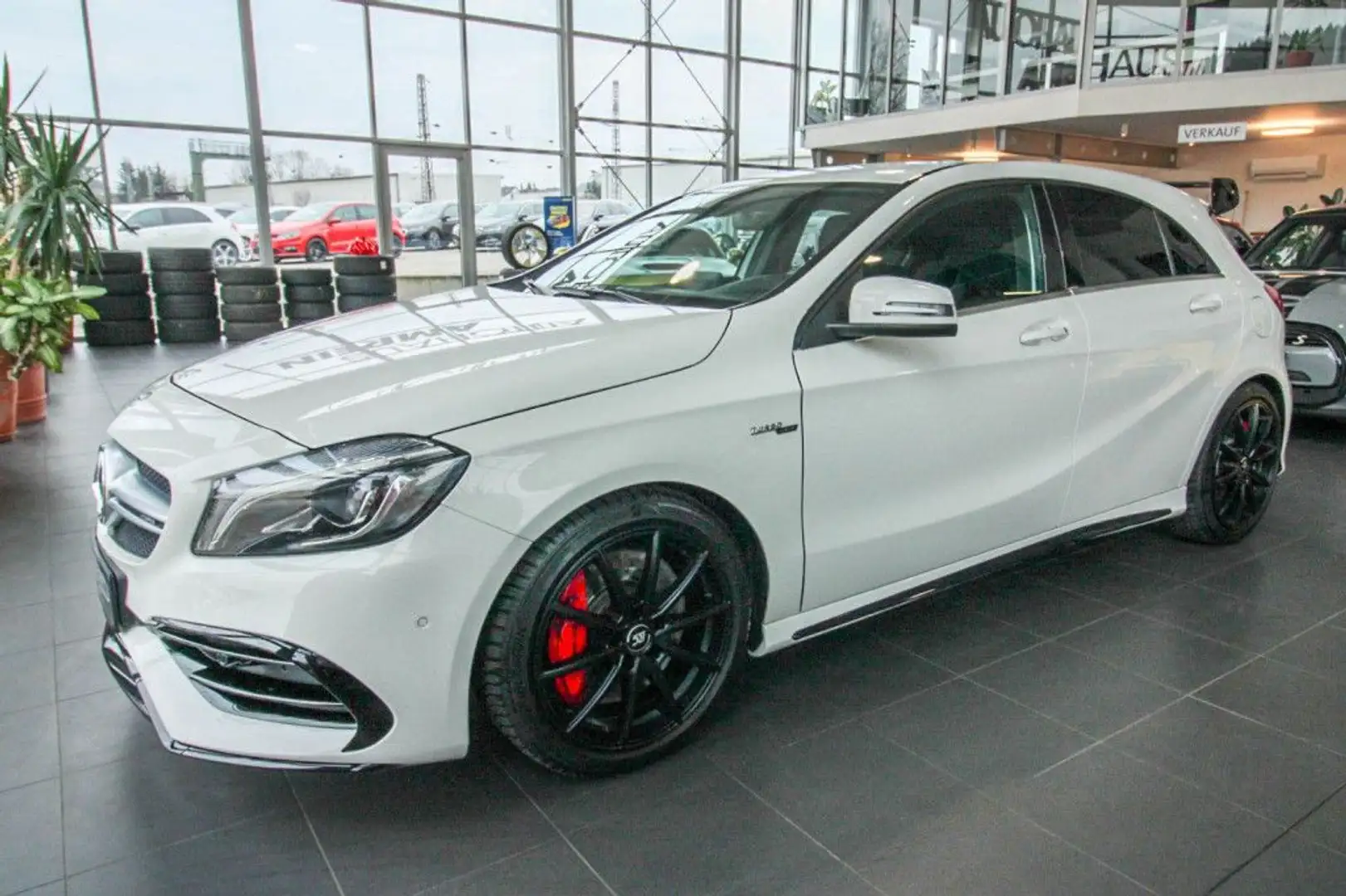 Mercedes-Benz A 45 AMG 4Matic/BUSINESS/LED/SHZ/RFK/NAVI/KEYLES Weiß - 1
