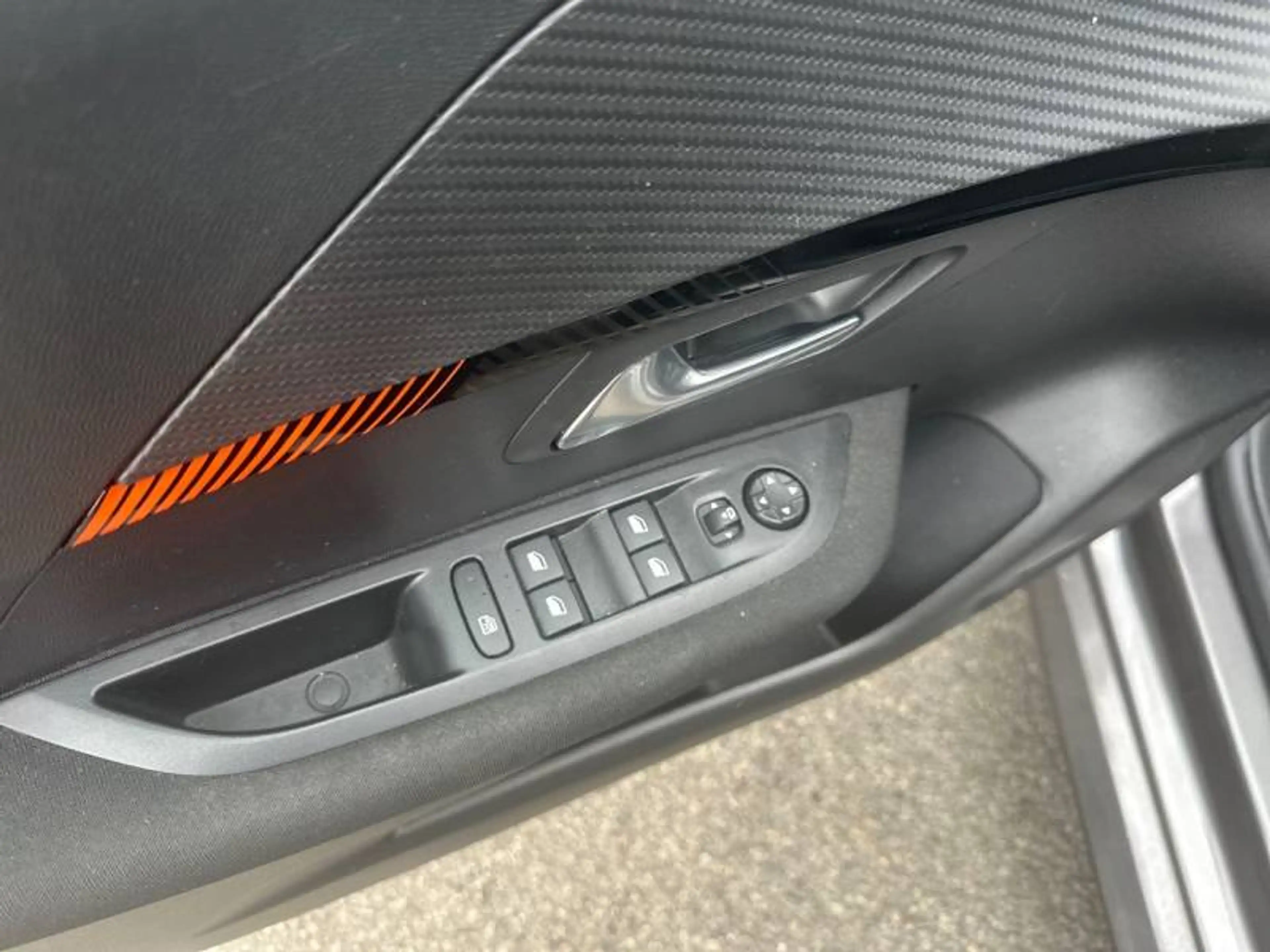 Peugeot 208 2 1.2 PureTech 100 MAN6 S&S Active Pack — photo 12