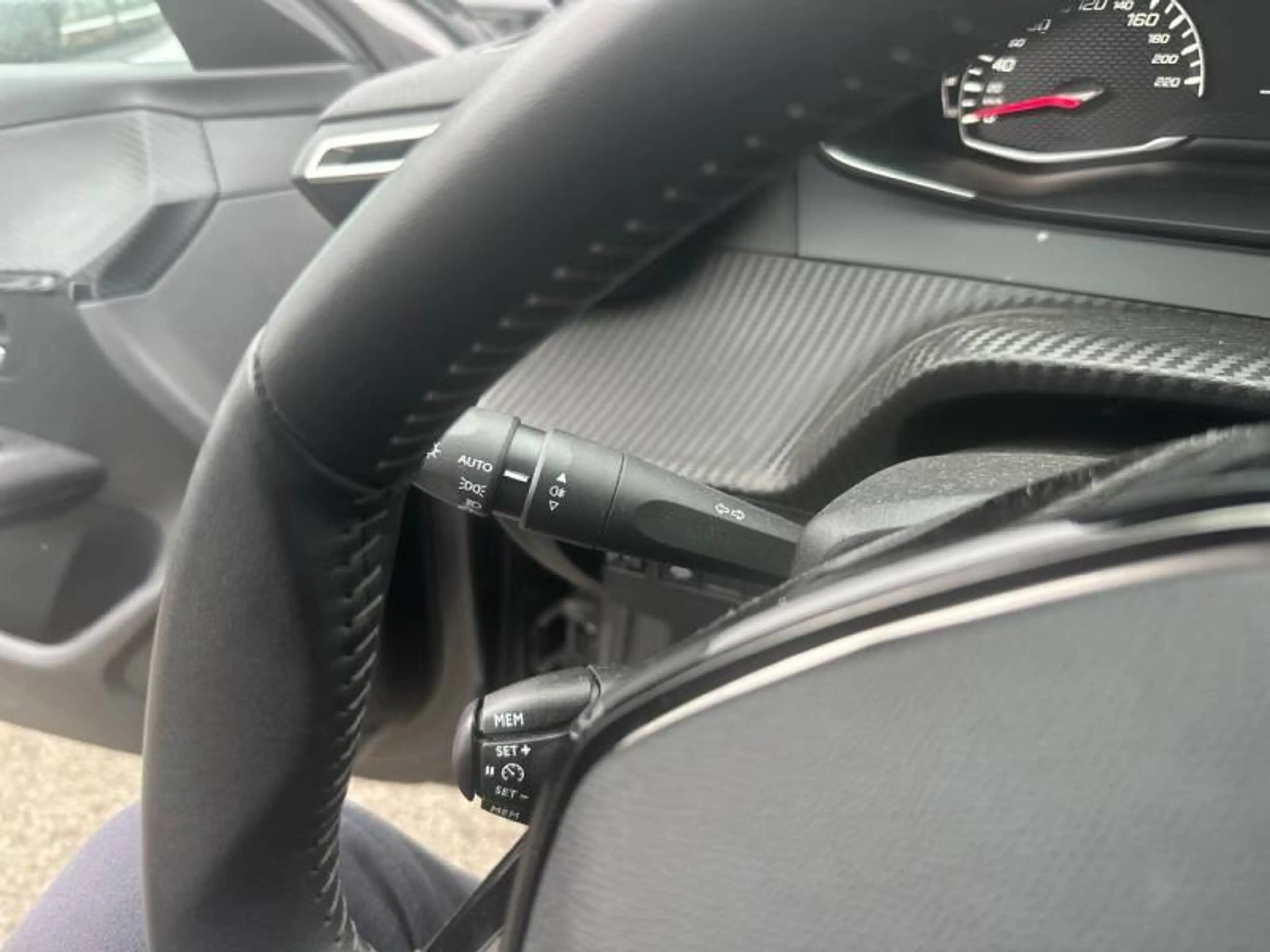 Peugeot 208 2 1.2 PureTech 100 MAN6 S&S Active Pack — photo 14