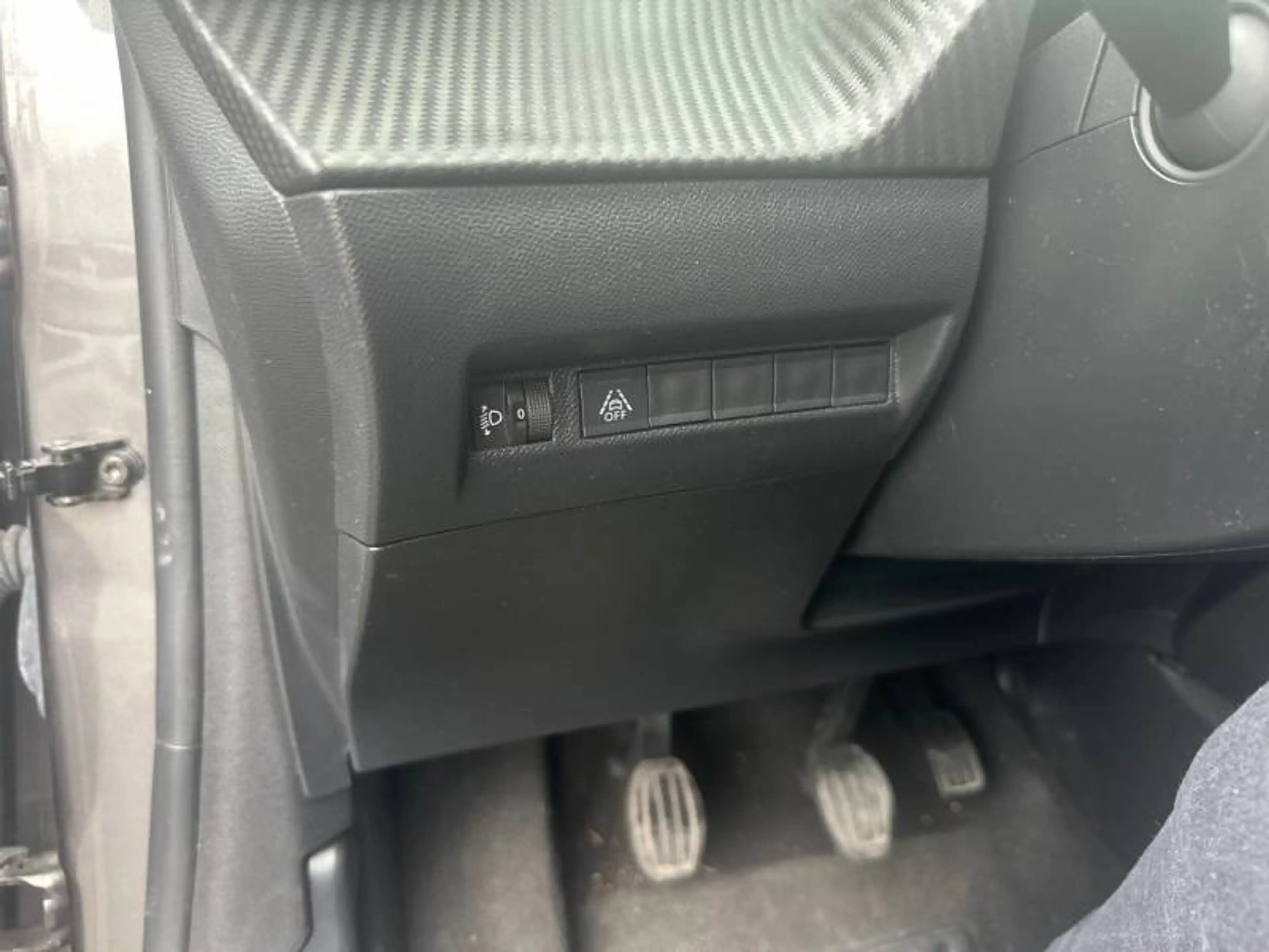 Peugeot 208 2 1.2 PureTech 100 MAN6 S&S Active Pack — photo 13