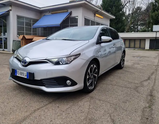 Toyota Auris 5P 1.8h Active cvt