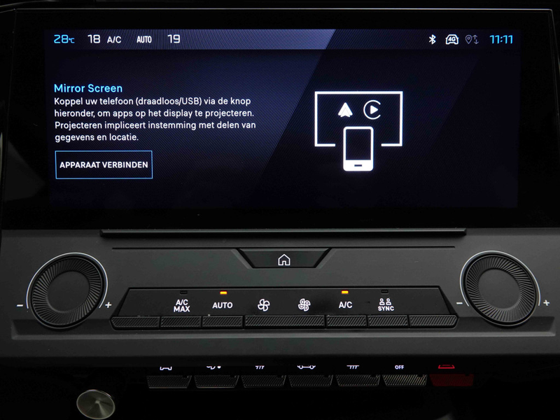 Peugeot 408 PHEV 225 | EV Range 60km | Allure | GPS | LED | Keyless | Camera — photo 12