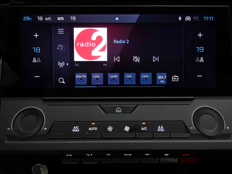 Peugeot 408 PHEV 225 | EV Range 60km | Allure | GPS | LED | Keyless | Camera — photo 10