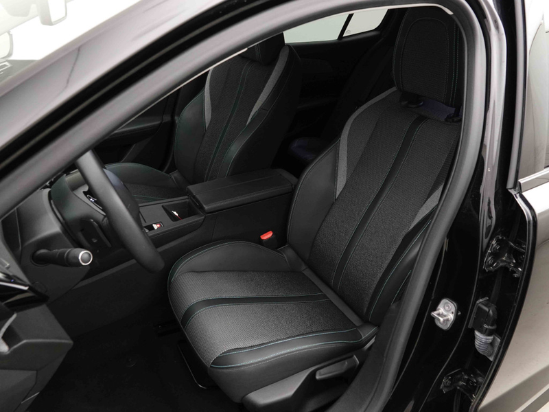 Peugeot 408 PHEV 225 | EV Range 60km | Allure | GPS | LED | Keyless | Camera — photo 7