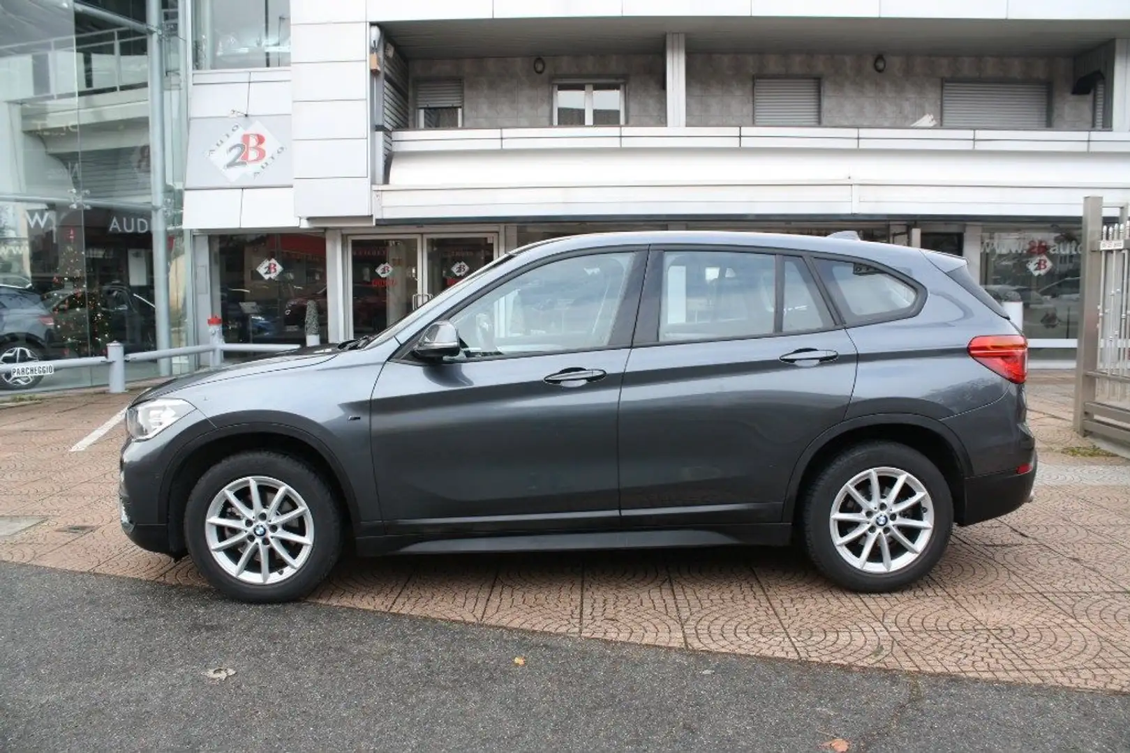 BMW X1 xDrive18d BUSINESS Grigio - 2