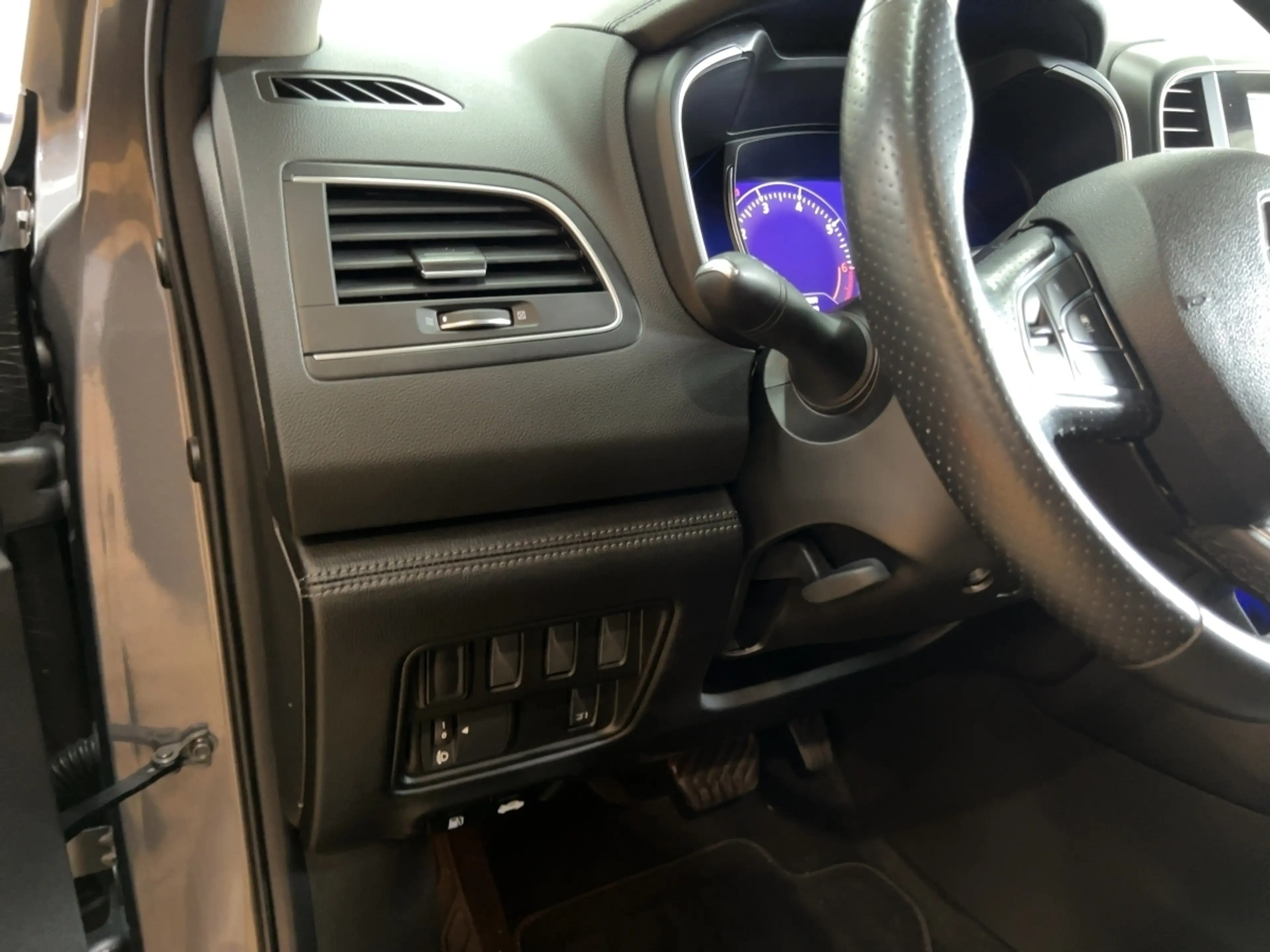 Renault Koleos INITIALE PARIS TCe 160 EDC SHZ PDC — photo 13
