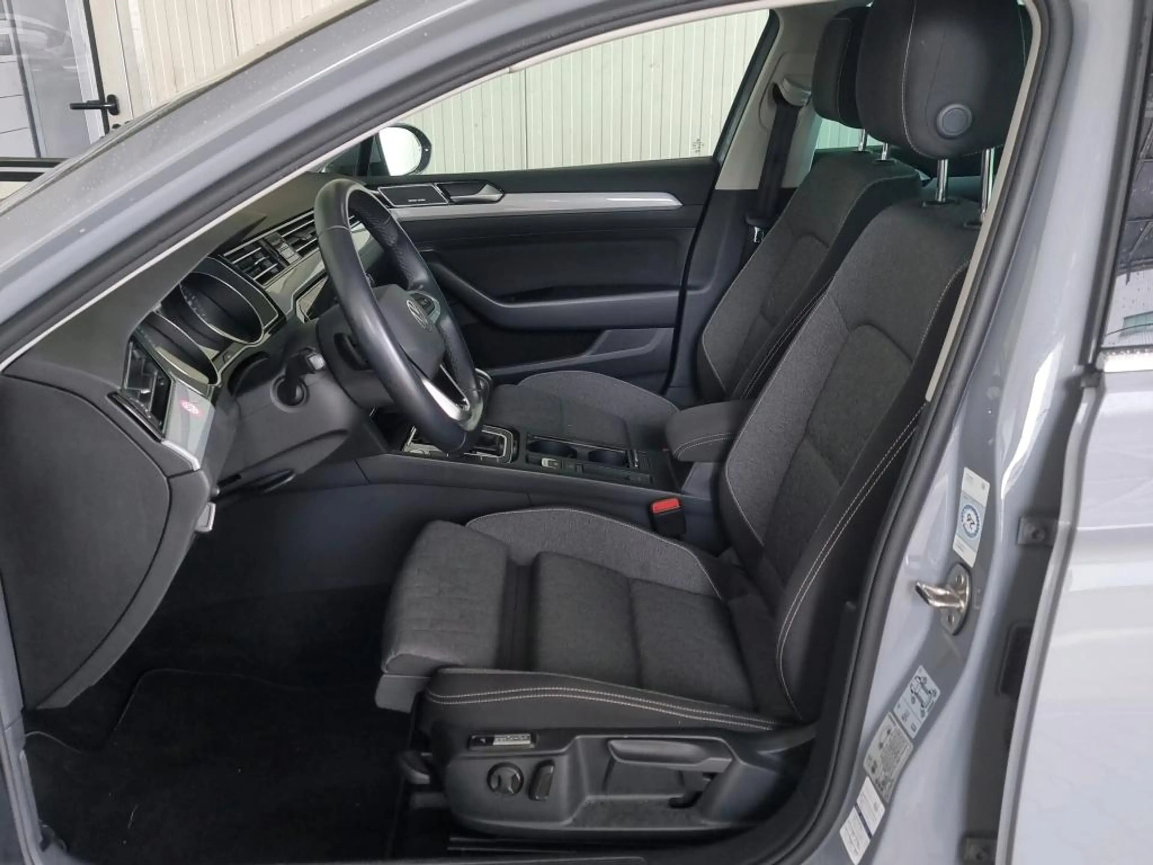 Volkswagen Passat Variant 2.0 TDI DSG BUSINESS +AHK +360° +H&K +LED +ACC +N — photo 5
