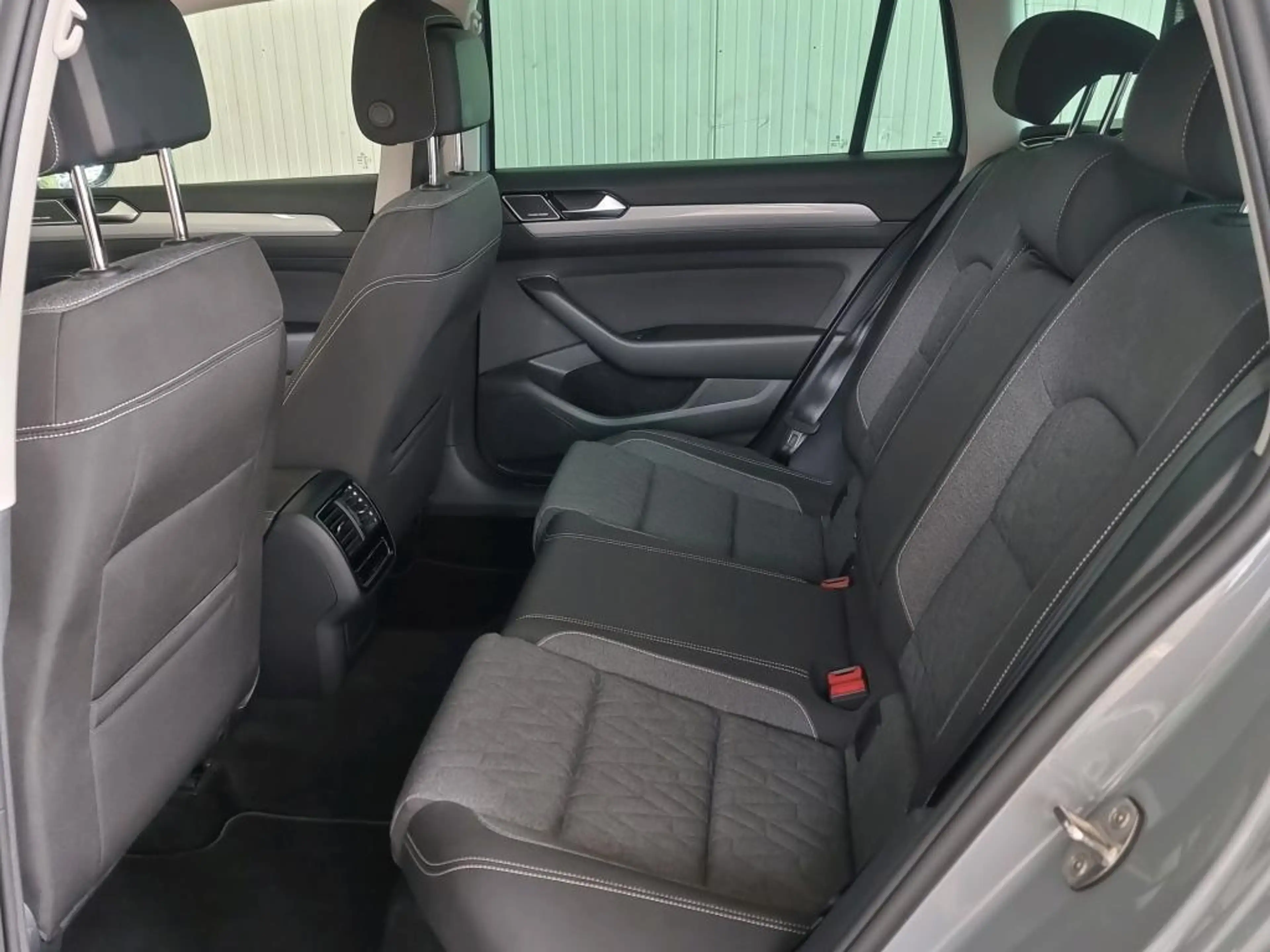 Volkswagen Passat Variant 2.0 TDI DSG BUSINESS +AHK +360° +H&K +LED +ACC +N — photo 6