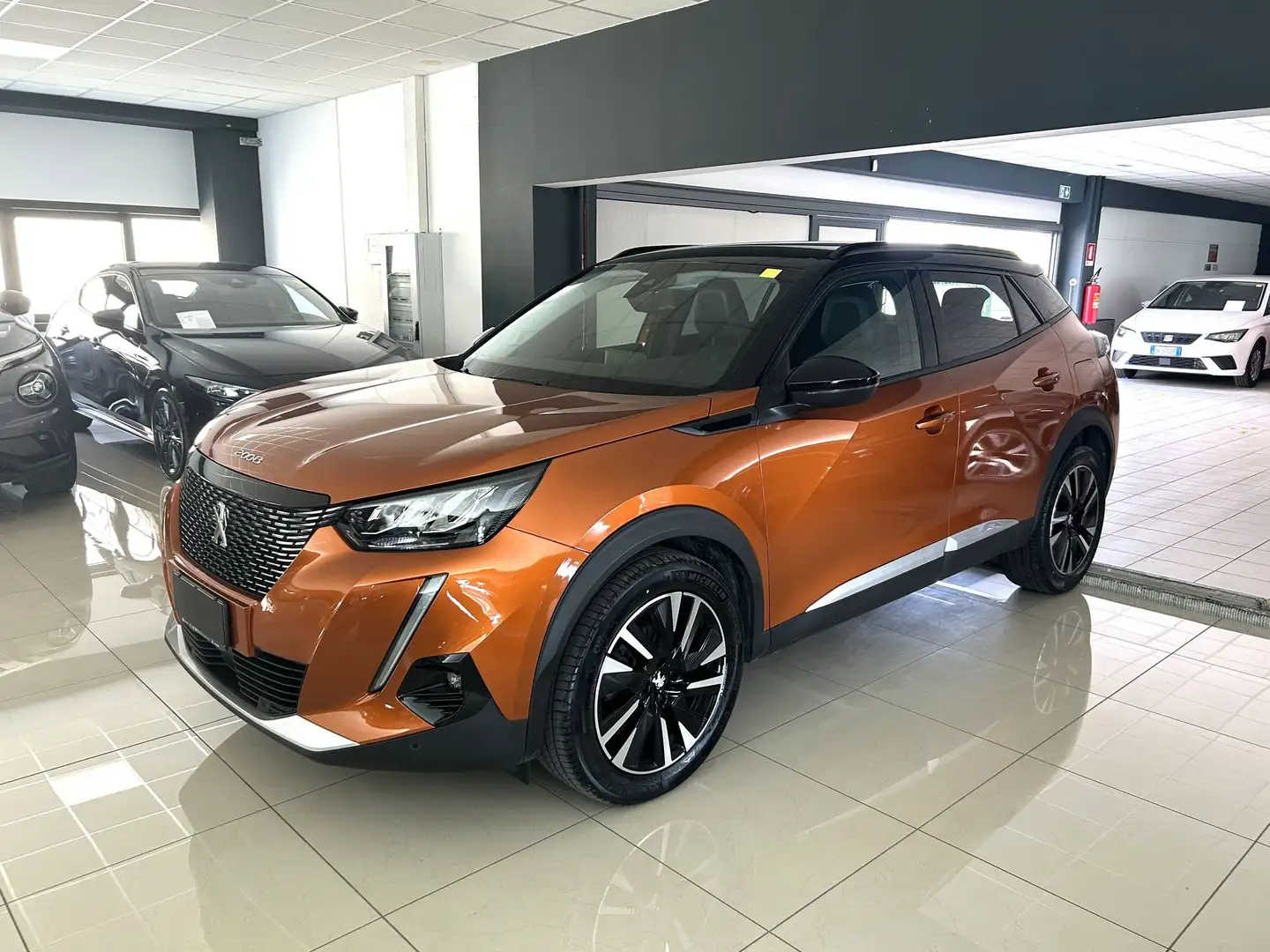 Peugeot 2008 PureTech 100 Allure Arancione - 1