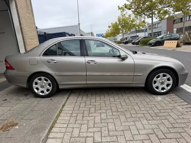 Mercedes-Benz C-Class view 13