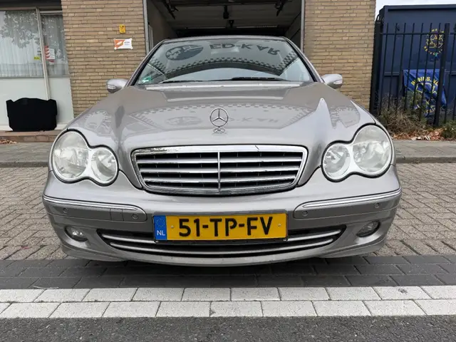 Mercedes-Benz C-Class view 4