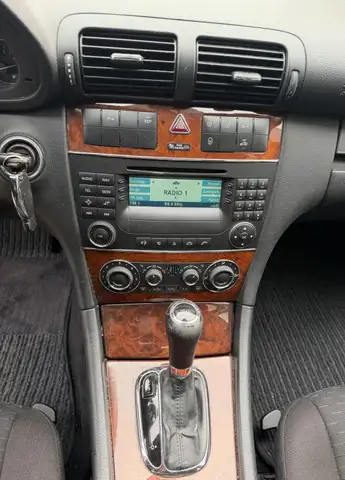 Mercedes-Benz C-Class view 3