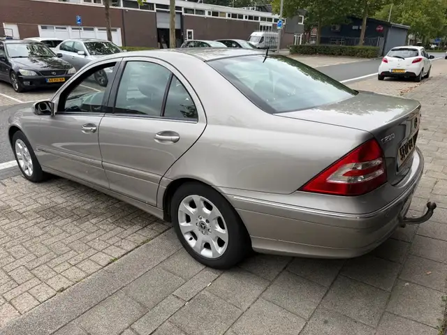 Mercedes-Benz C-Class view 8