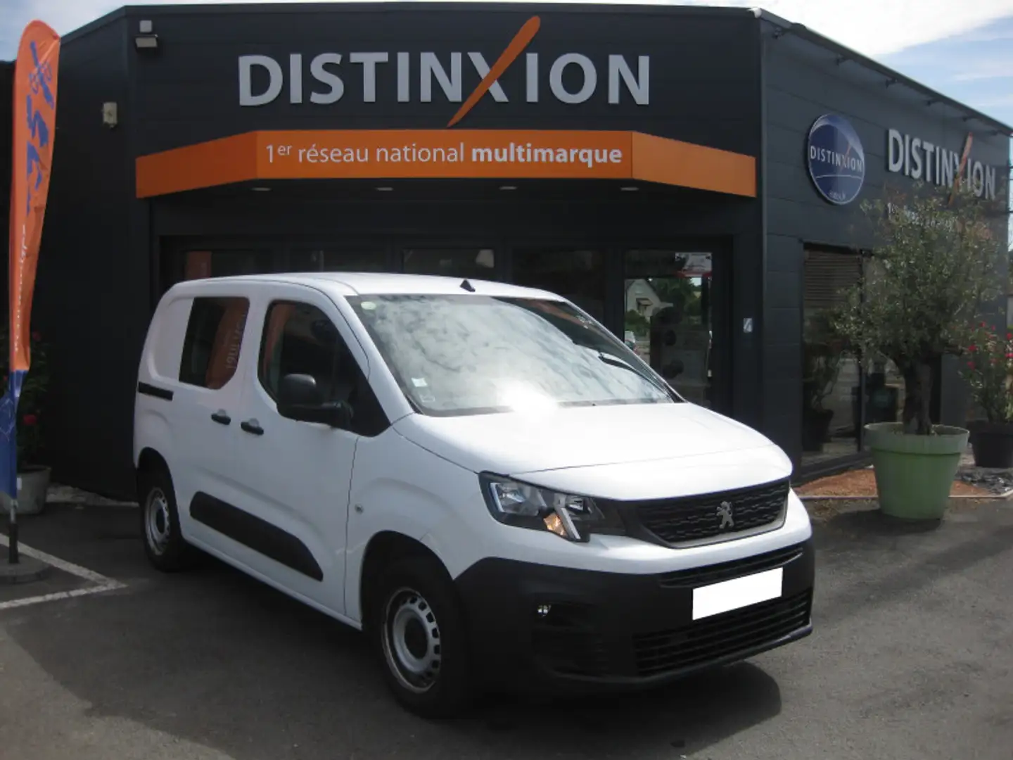 Peugeot Partner STANDARD 1000KG BLUEHDI 100CH S\u0026S BVM5 PREMIU Blanc - 1