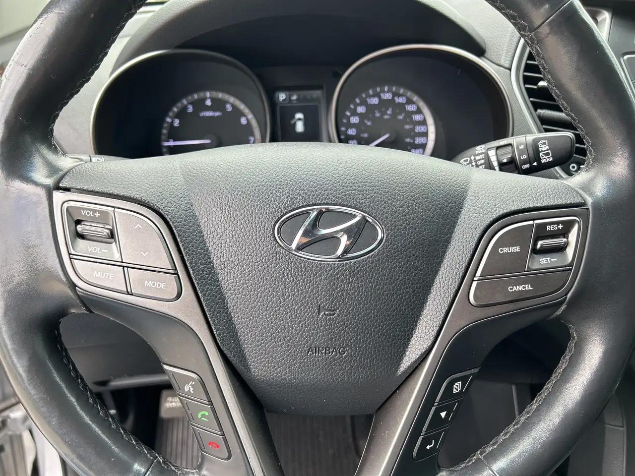 Hyundai SANTA FE снимка Hyundai SANTA FE