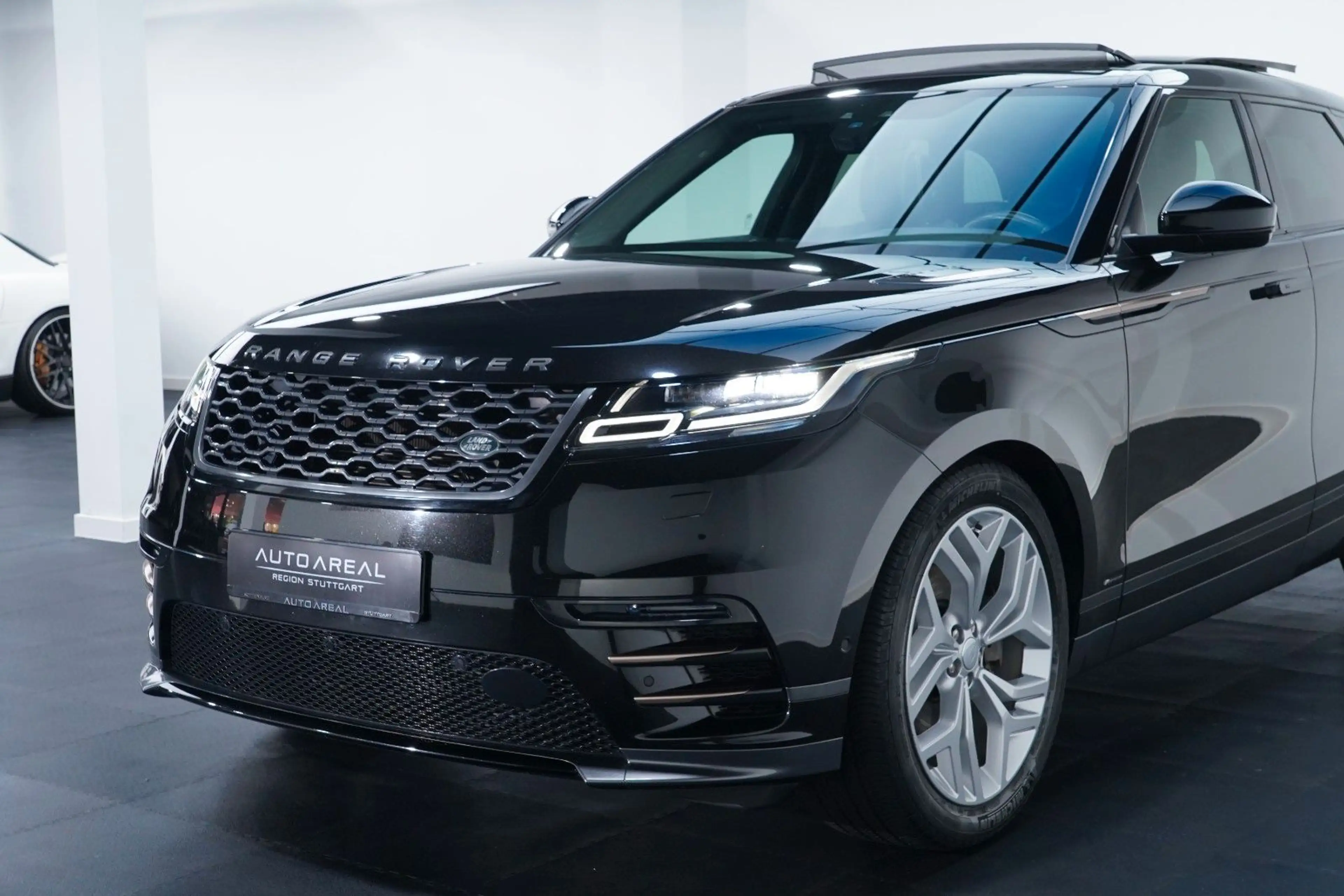 Land Rover Range Rover Velar R-Dynamic SE ACC/360/PANO/MERI — photo 10