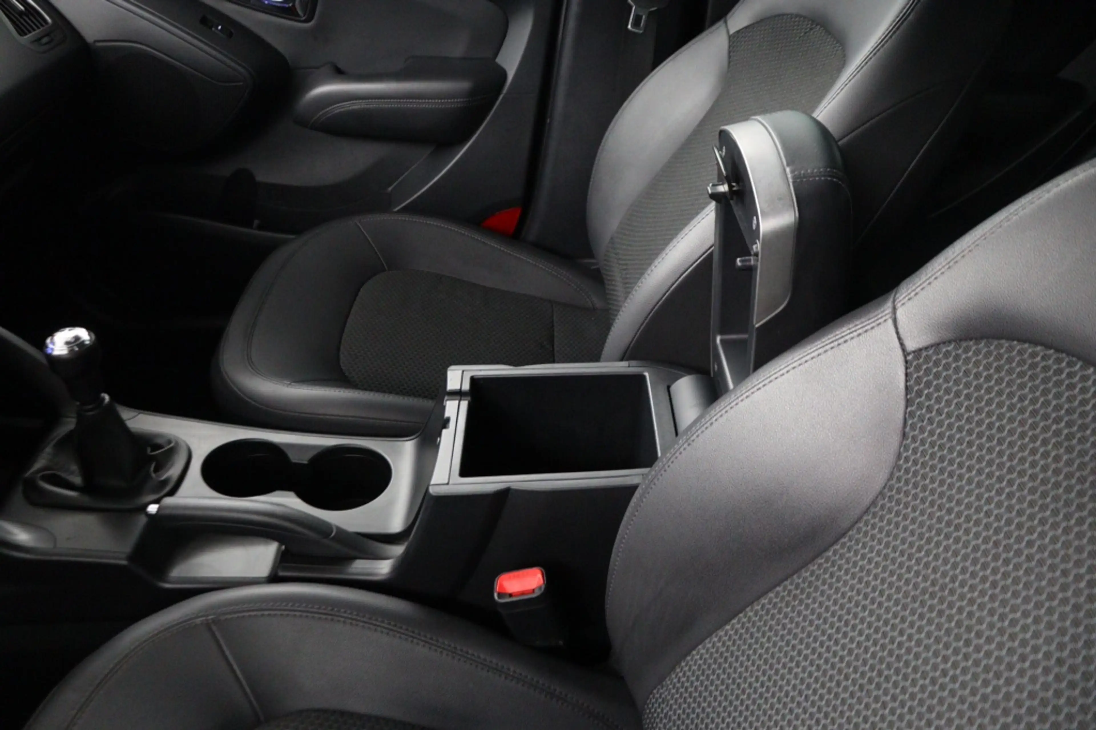 Hyundai iX35 2.0i Style — photo 28