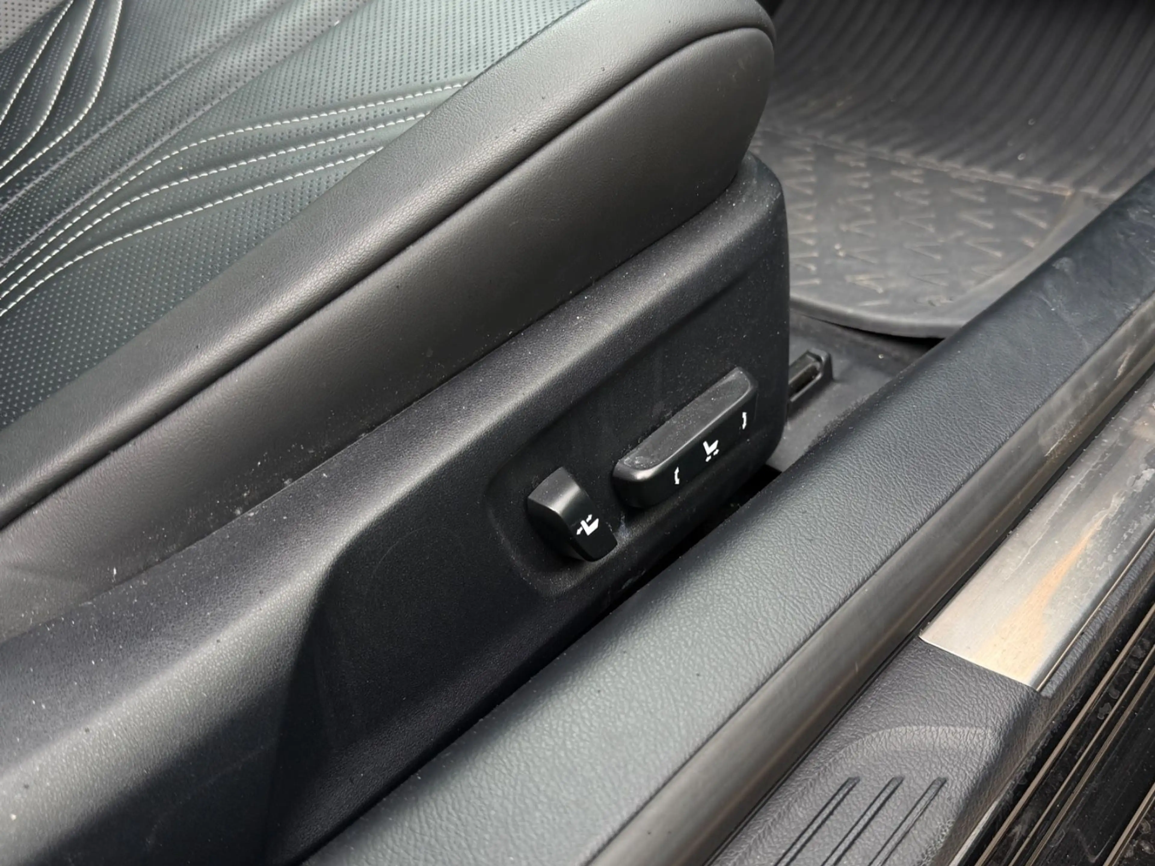 Lexus RC F RC-F*-GARANTIE*TVD*RFK*ALCANTARA*CARBON — photo 28