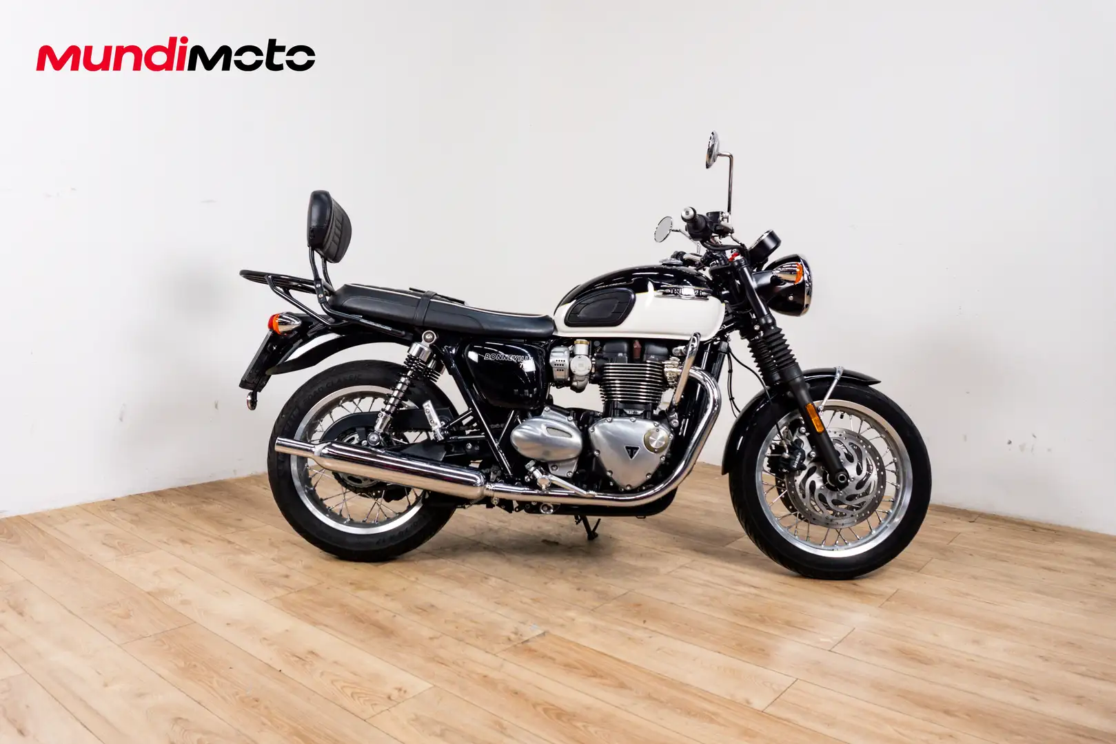 Triumph Bonneville T120 - 1