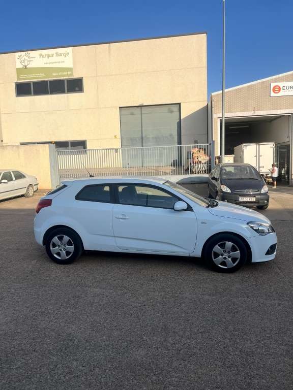 Kia Ceed / cee'd Pro_Cee´d 1.6CRDi Active Eco-D. 128 - foto 1