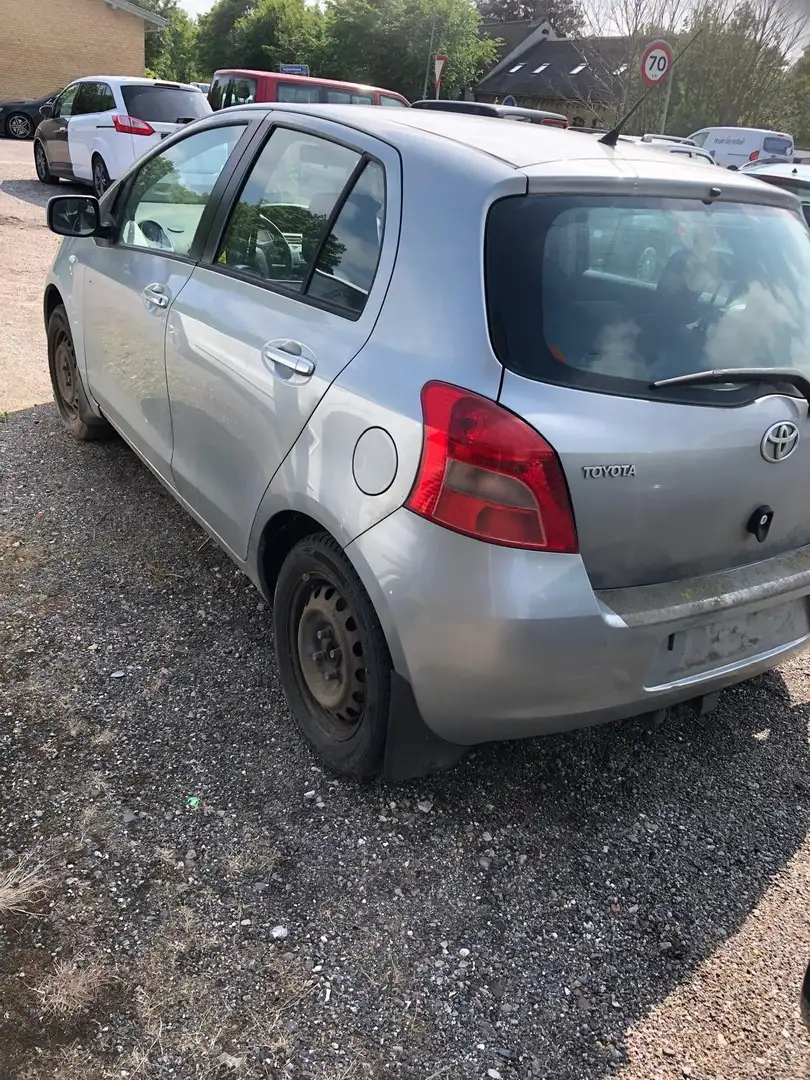 Toyota Yaris 1.3 VVT-i Travel - 2