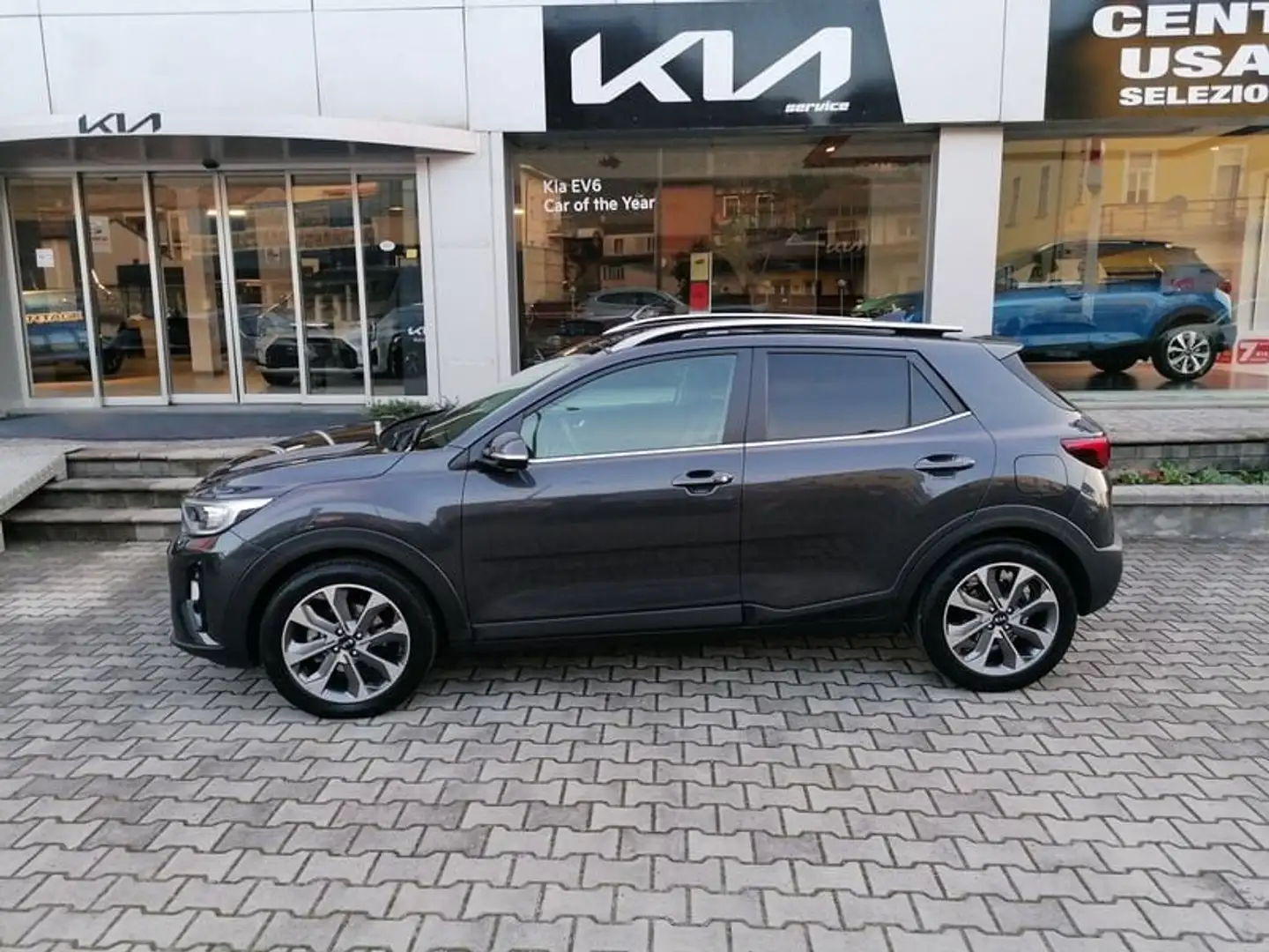 Kia Stonic 1.4 MPI 100CV EcoGPL Energy no obbligo finanziame Gris - 2