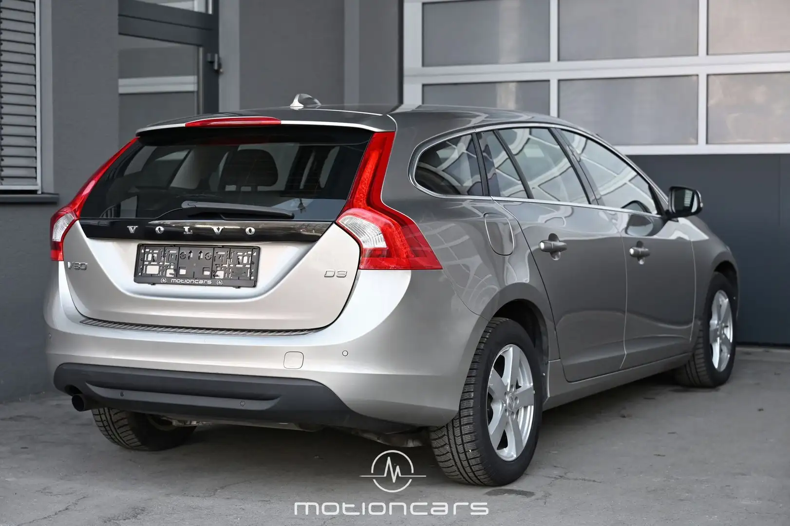 Volvo V60 V 60 D3 Momentum Pickerl NEU Silber - 2