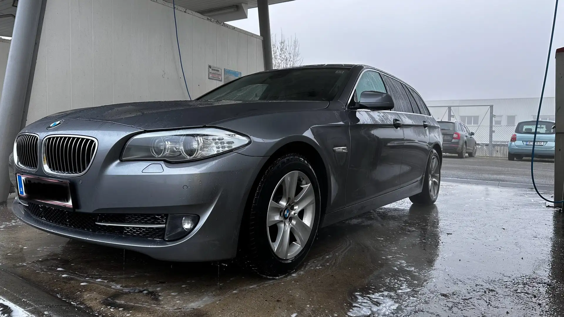 BMW 525 525d Touring, Gepflegter Zustand Grau - 2