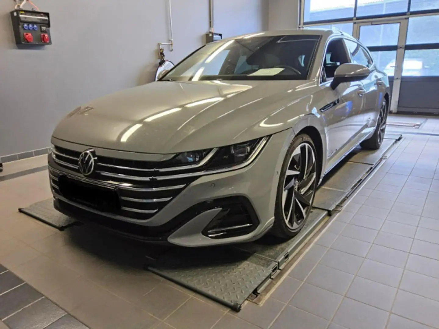 Volkswagen Arteon R-Line 2.0 TSI DSG*AHK*20" Grau - 2