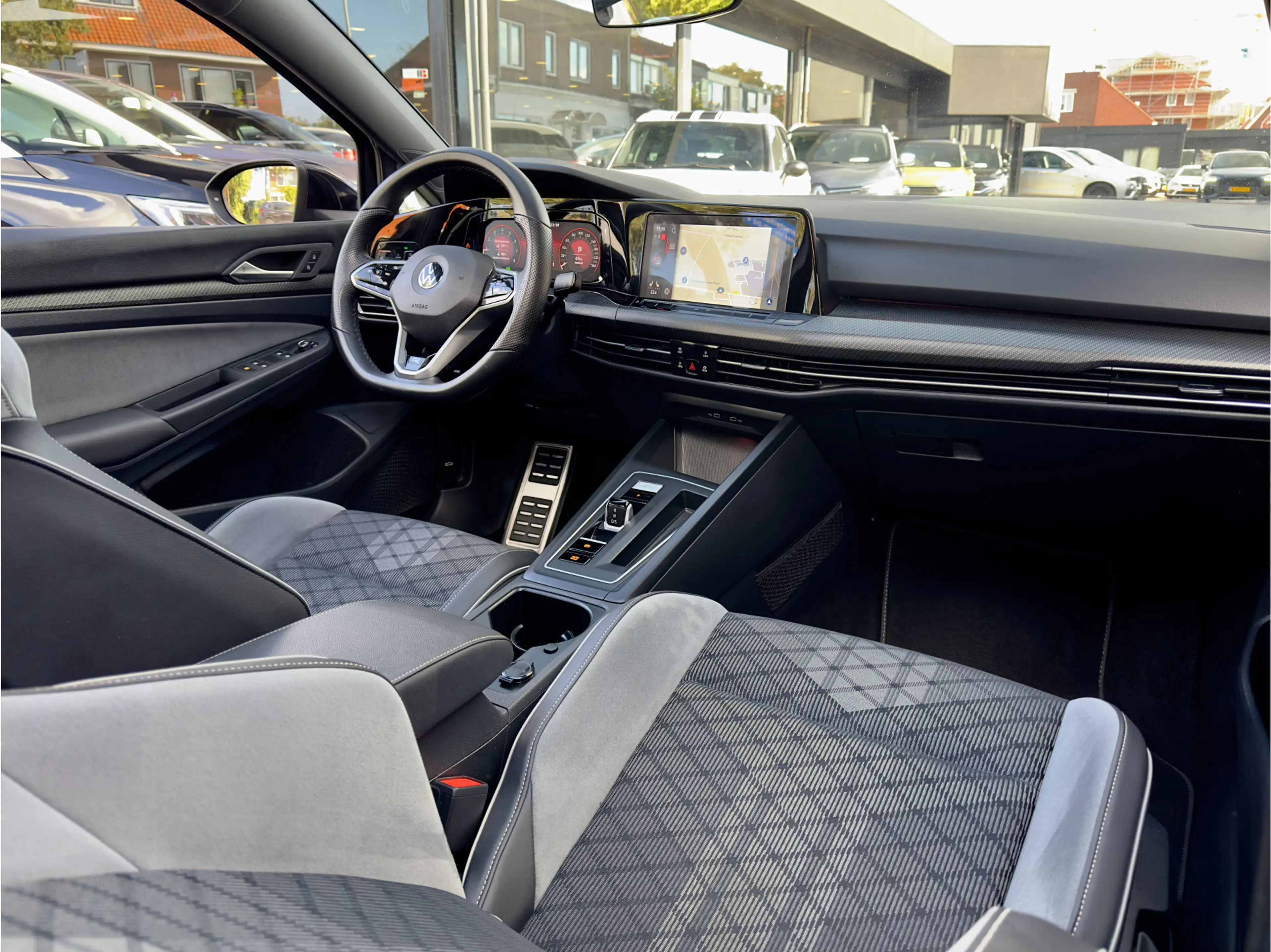 Volkswagen Golf Variant 1.5 eTSI AUT7 2X R-LINE PANODAK R-SPORT-INT NAVI A — photo 2