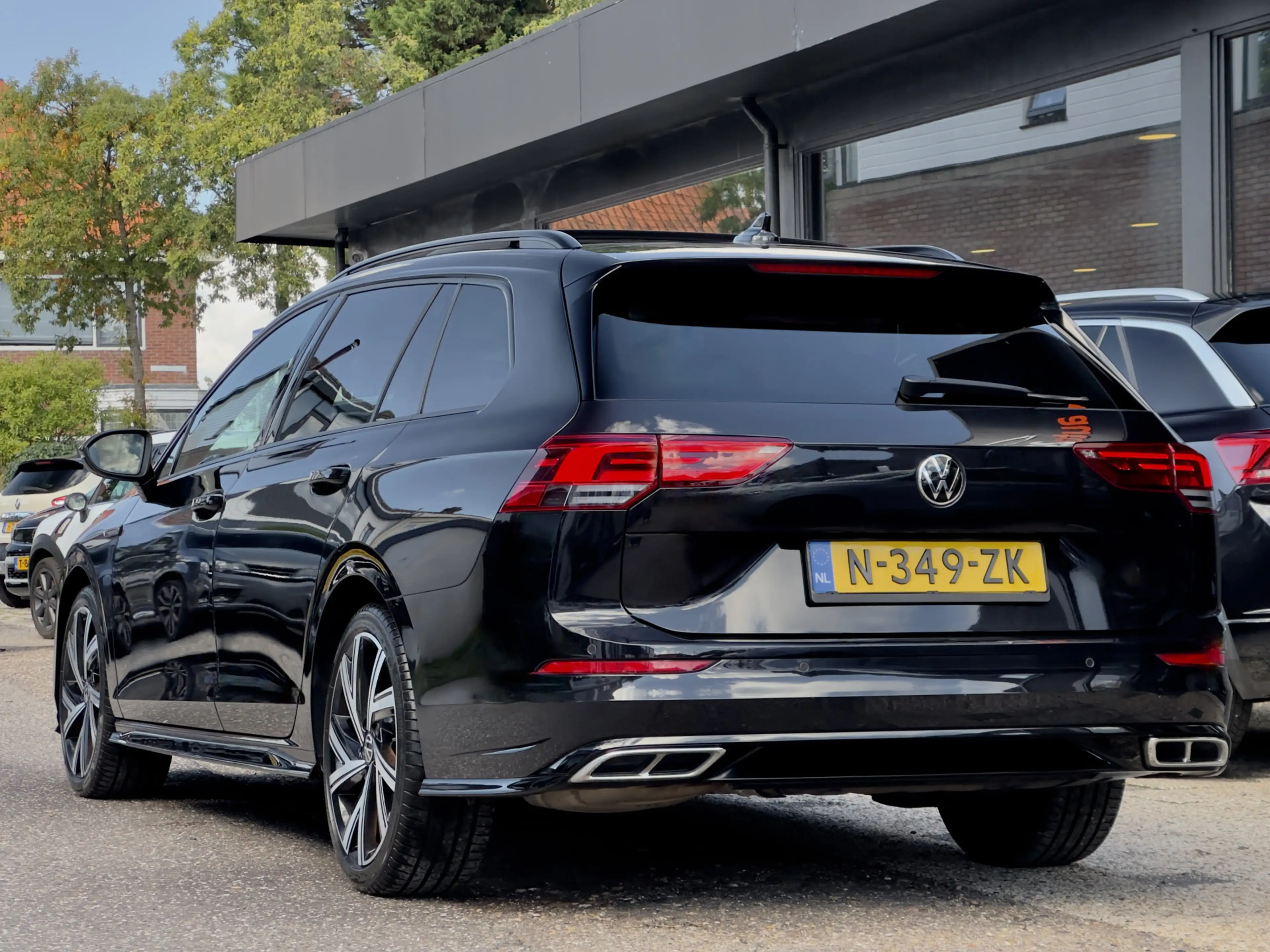 Volkswagen Golf Variant 1.5 eTSI AUT7 2X R-LINE PANODAK R-SPORT-INT NAVI A — photo 4