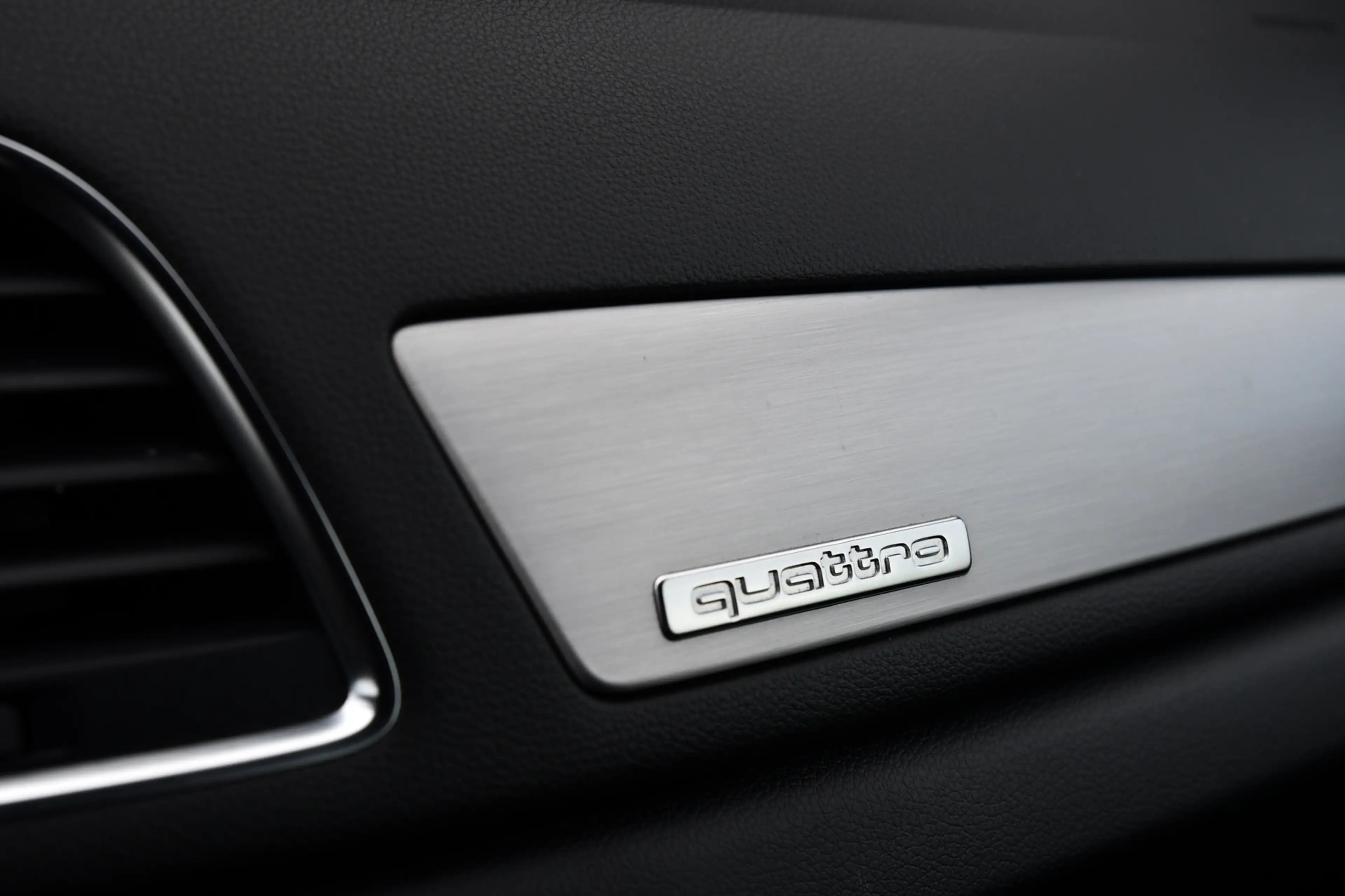 Audi Q3 2.0 TDI quattro 3xS-Line, Trekhaak, Stoelverw, 20" — photo 28