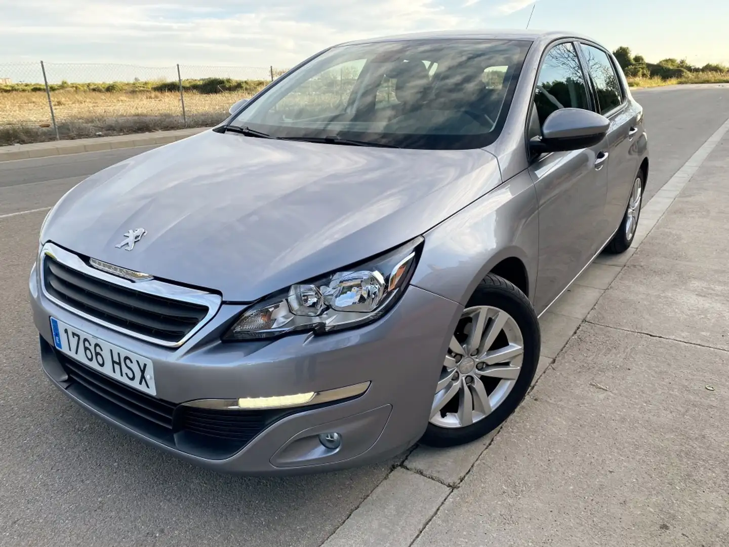 Peugeot 308 1.6HDI Active FAP Grau - 1