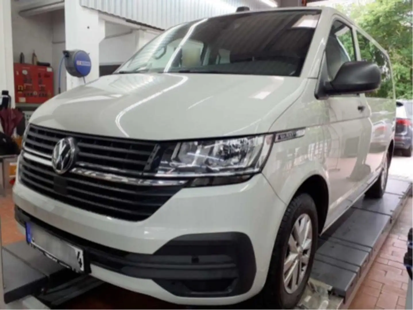 Volkswagen Multivan Trendline 2.0l TDI 110kW DSG Navi Klima Grau - 1