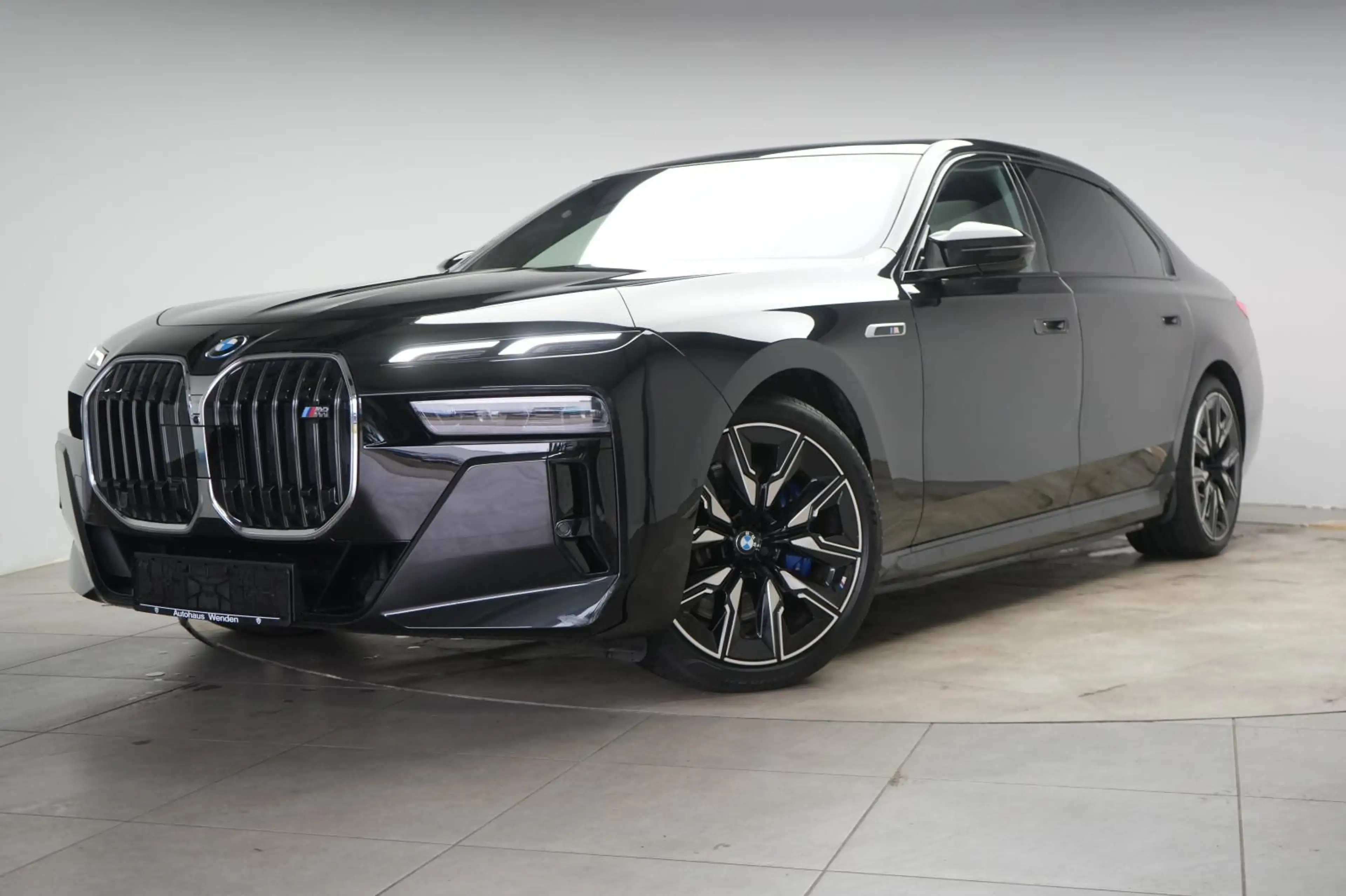 BMW i7 M70 xDrive TheatreScreen/Sky Lounge/HUD/B&W/L — photo 3