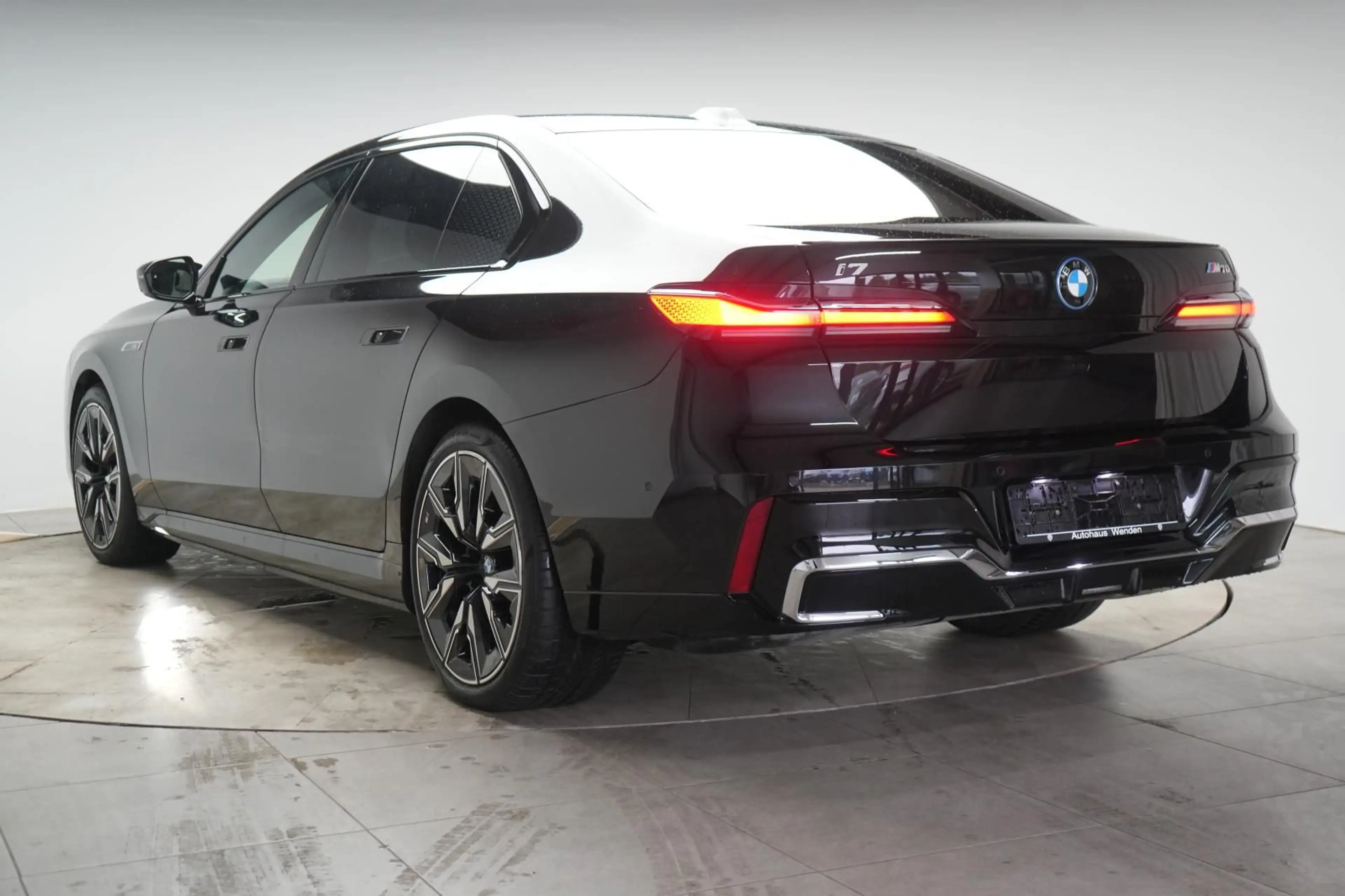 BMW i7 M70 xDrive TheatreScreen/Sky Lounge/HUD/B&W/L — photo 4