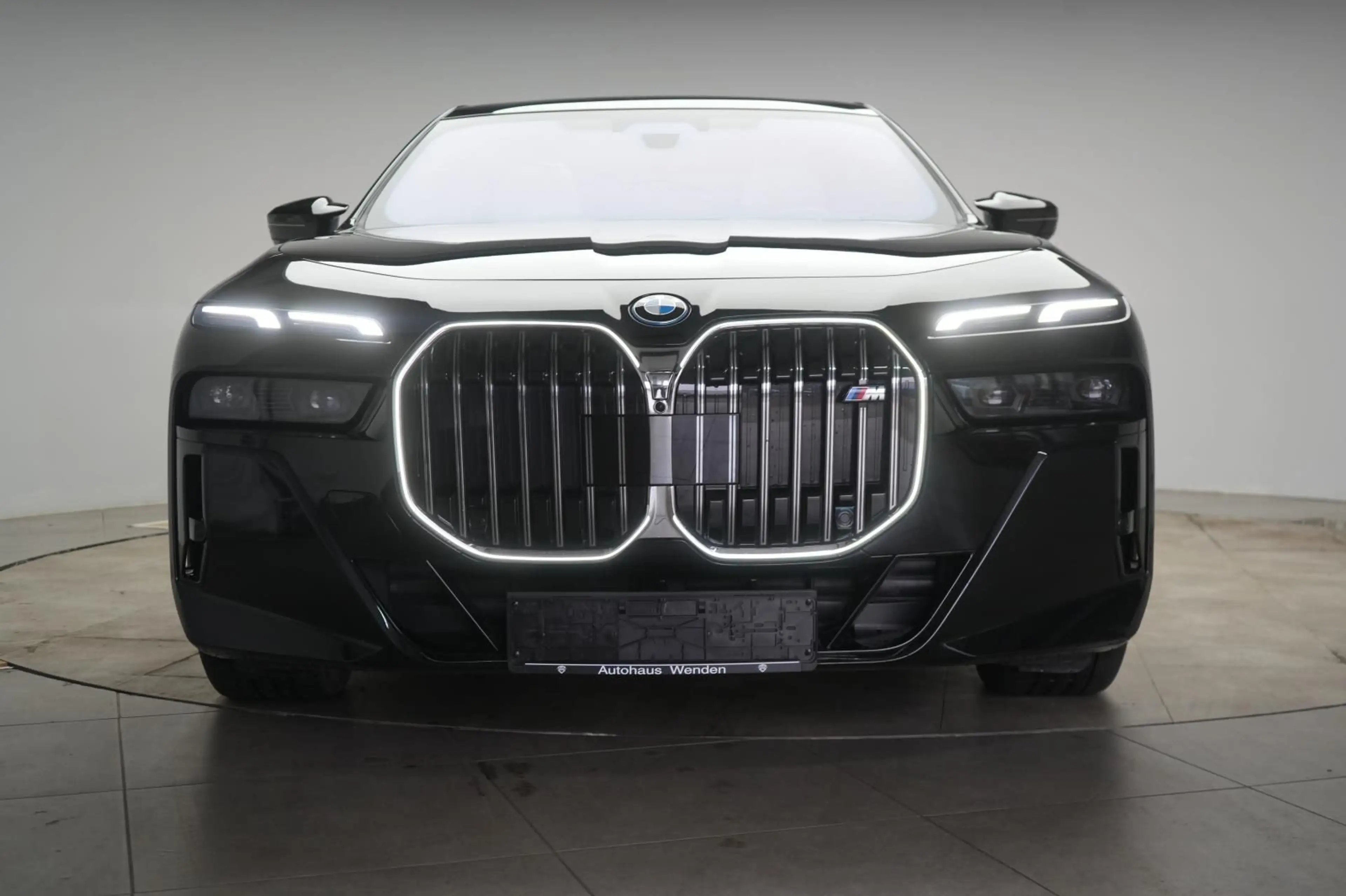 BMW i7 M70 xDrive TheatreScreen/Sky Lounge/HUD/B&W/L — photo 2