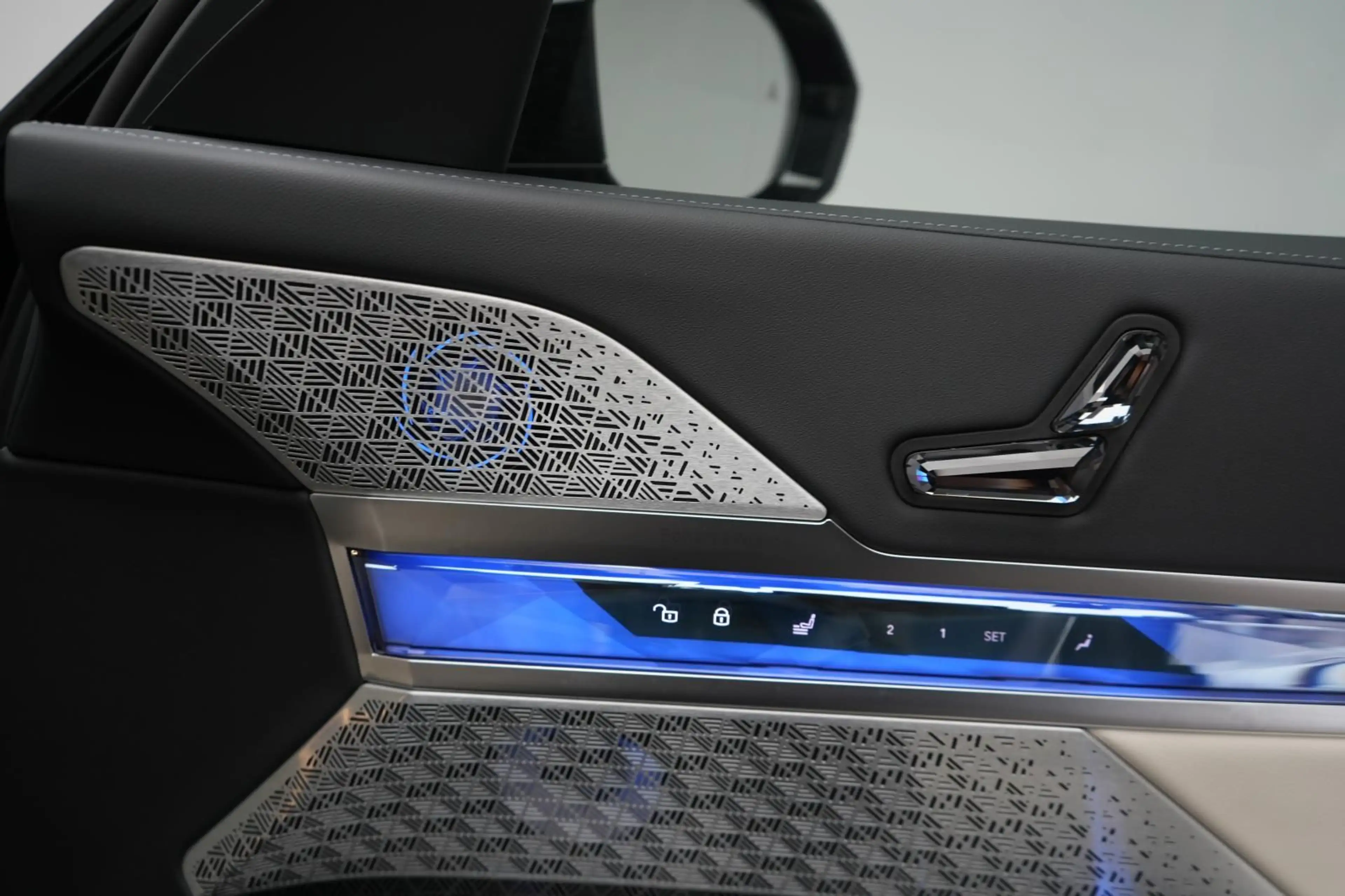 BMW i7 M70 xDrive TheatreScreen/Sky Lounge/HUD/B&W/L — photo 8