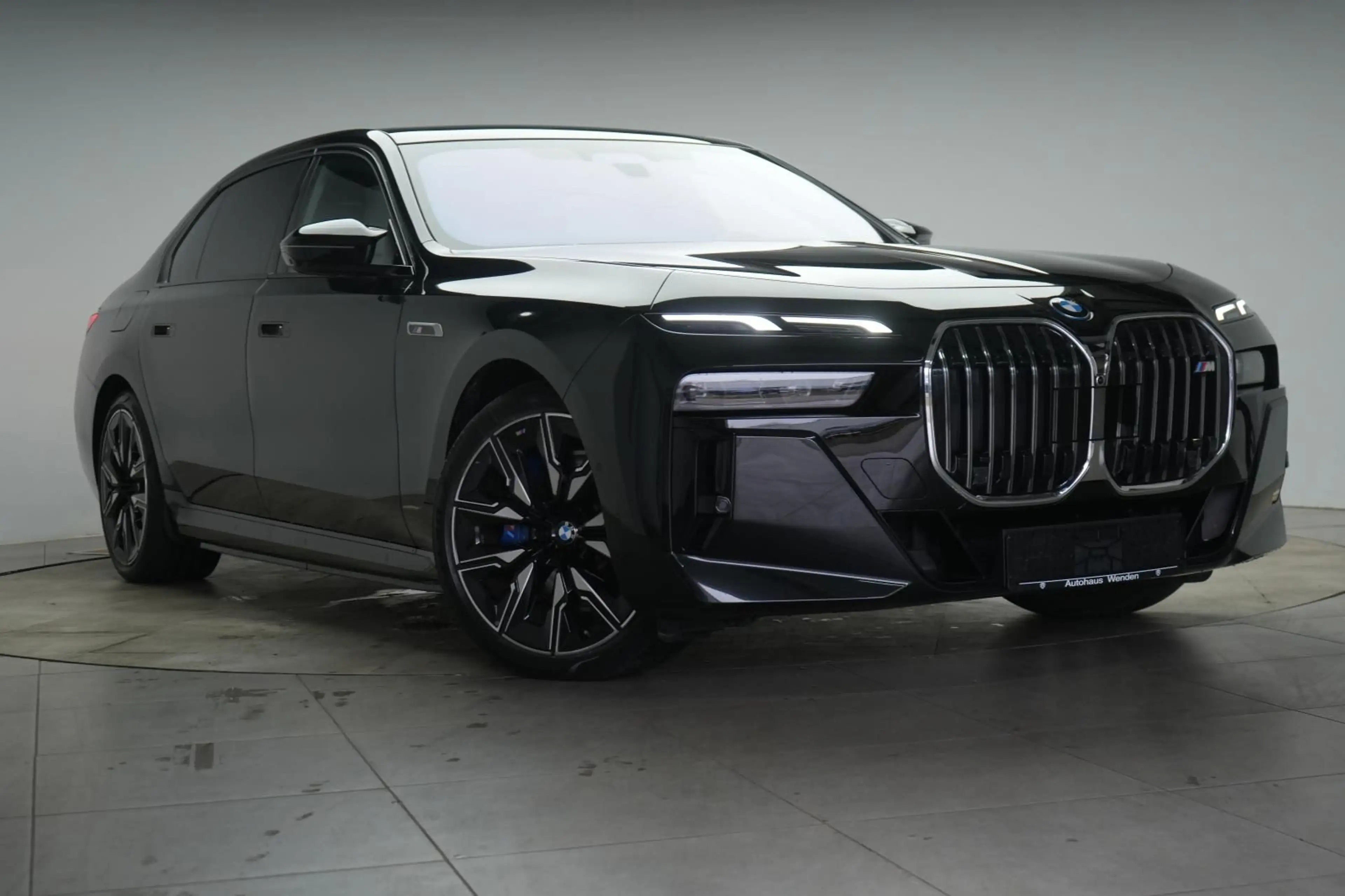 BMW i7 M70 xDrive TheatreScreen/Sky Lounge/HUD/B&W/L