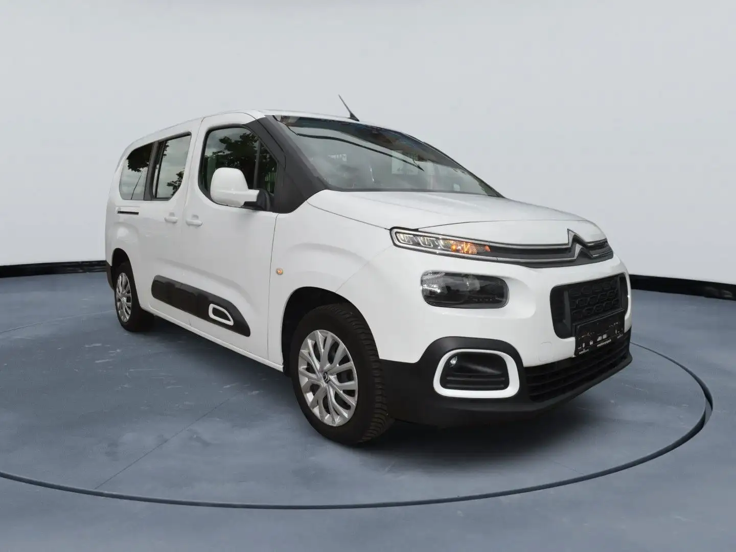 Citroen Berlingo 1,5 Diesel 130 PS LANG Feel XL Weiß - 1