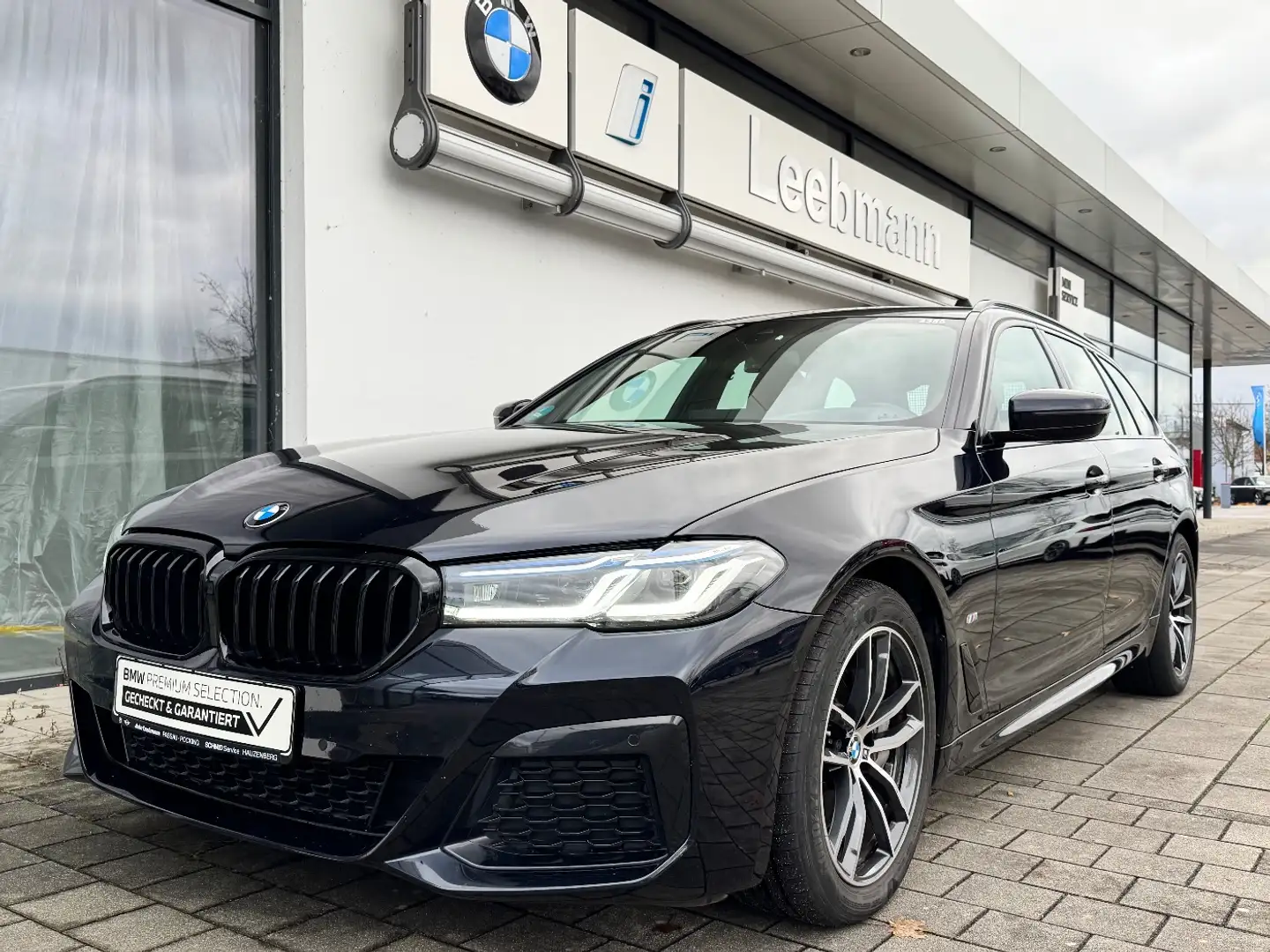 BMW 530 d xDrive Tour. M-Sport LASER GARANTIE-10/2028 Schwarz - 2