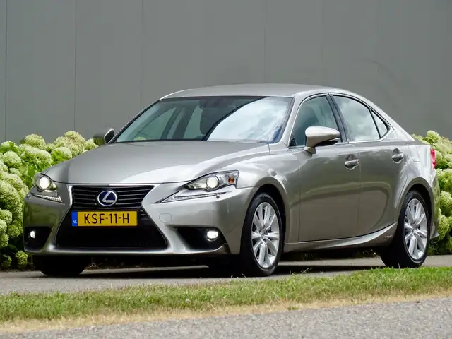 Lexus IS 300 300h Luxury | LEER | Alle opties | Dealer-Oh |